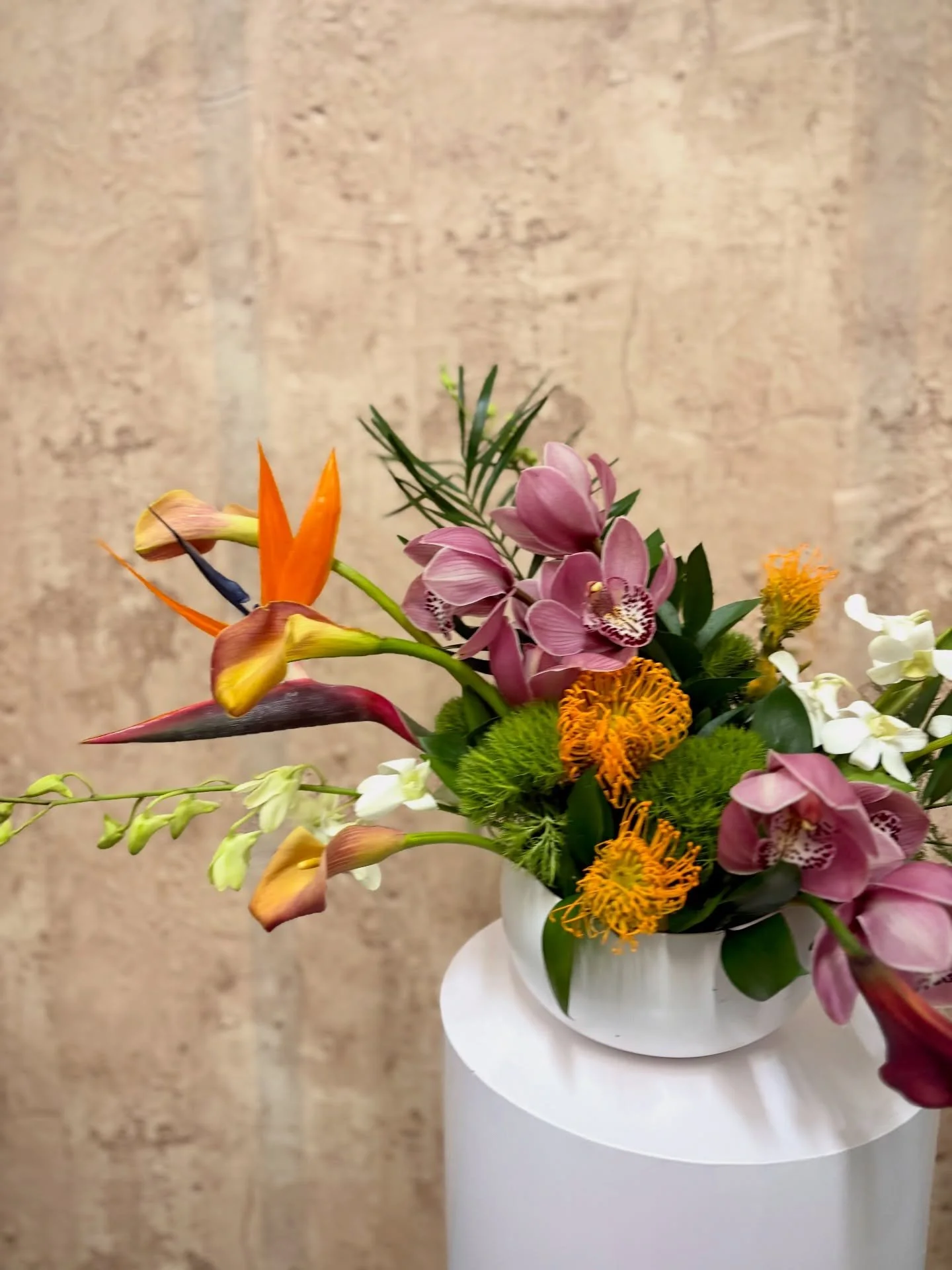 It&rsquo;s cold out side but hot in here. 🥵

These babies were full of spicy tropical blooms for @kingshawaiian 

#DynastyEventsAndFlorals #LuxuryEventFlorals #TorontoWeddingFlorist #ModernHolidayDesign #EventFlorals TorontoEvents GTAFlorist Tablesc