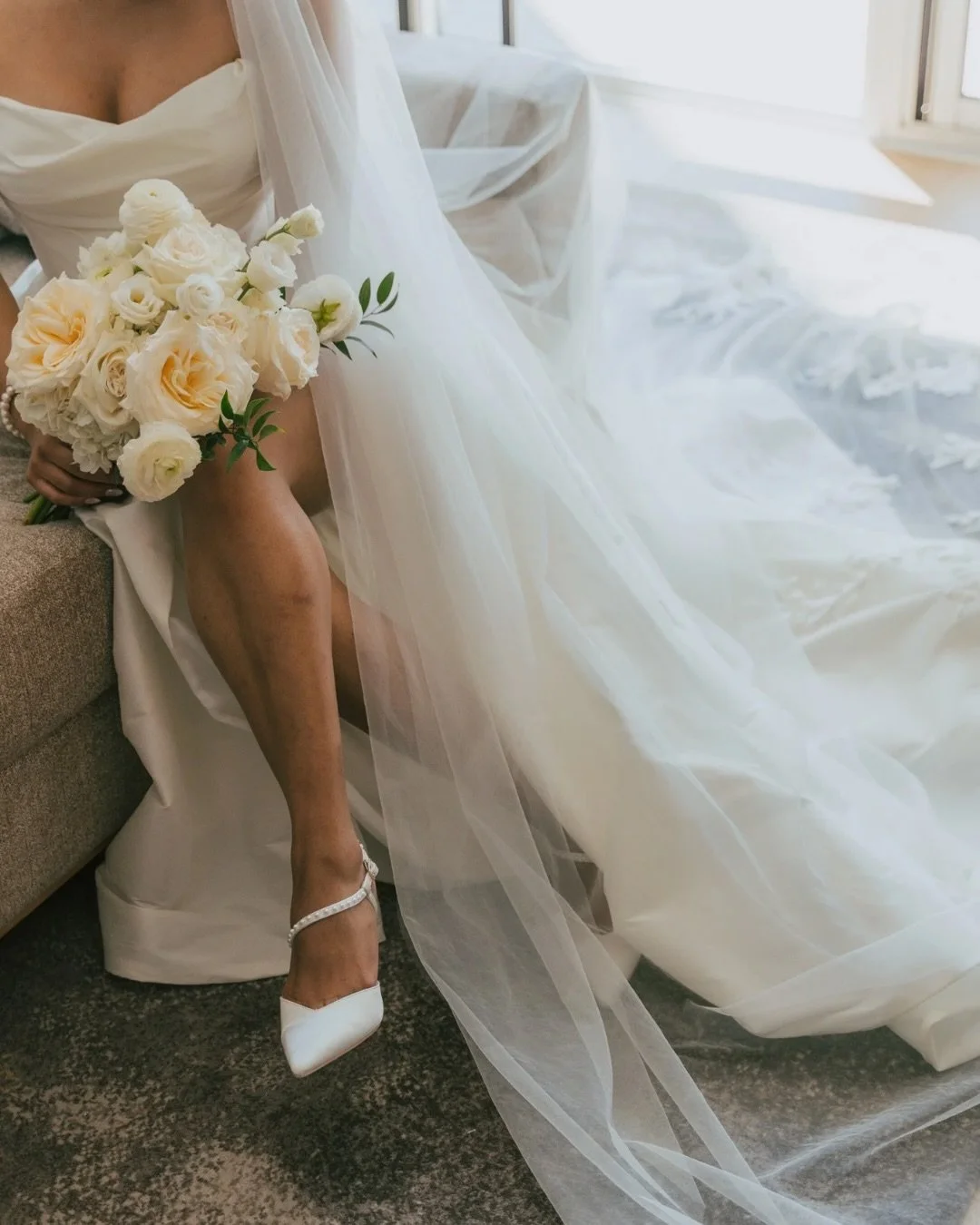 Your Bouquet Sets the Tone for your entire Wedding

Before the quests see the room&hellip; they see you.
And your bouquet becomes part of that first impression.

Shape, scale and palette matter more than people think. These are some of my favourite b