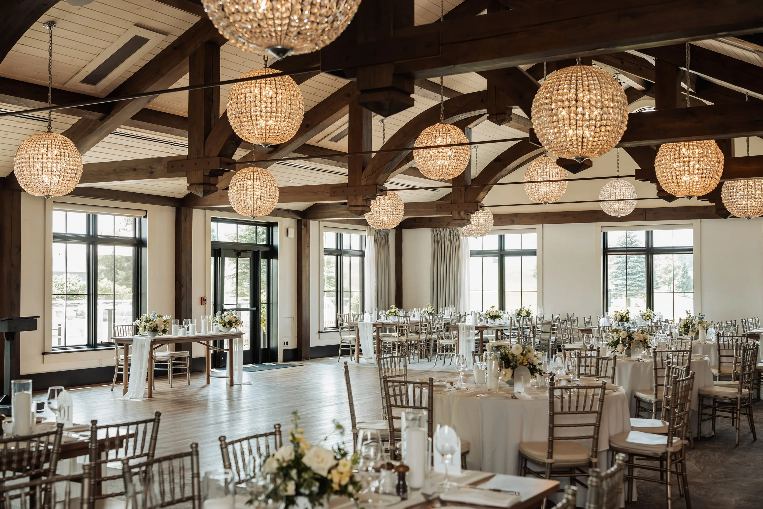 Wedding reception at whistlebear golf club. Toronto Luxury Wedding Florist