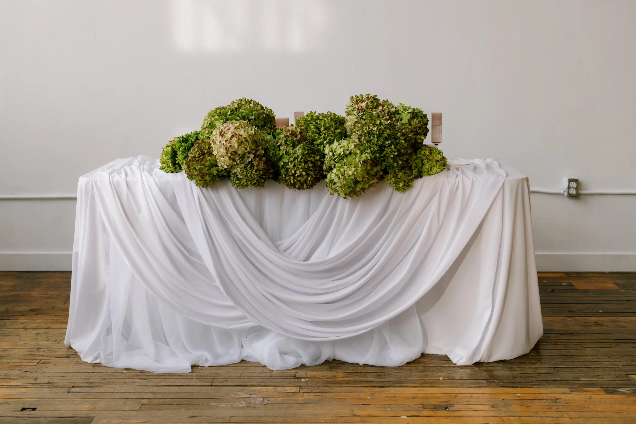 Specialty Toronto flower workshops, for teams, and groups of all sizes.