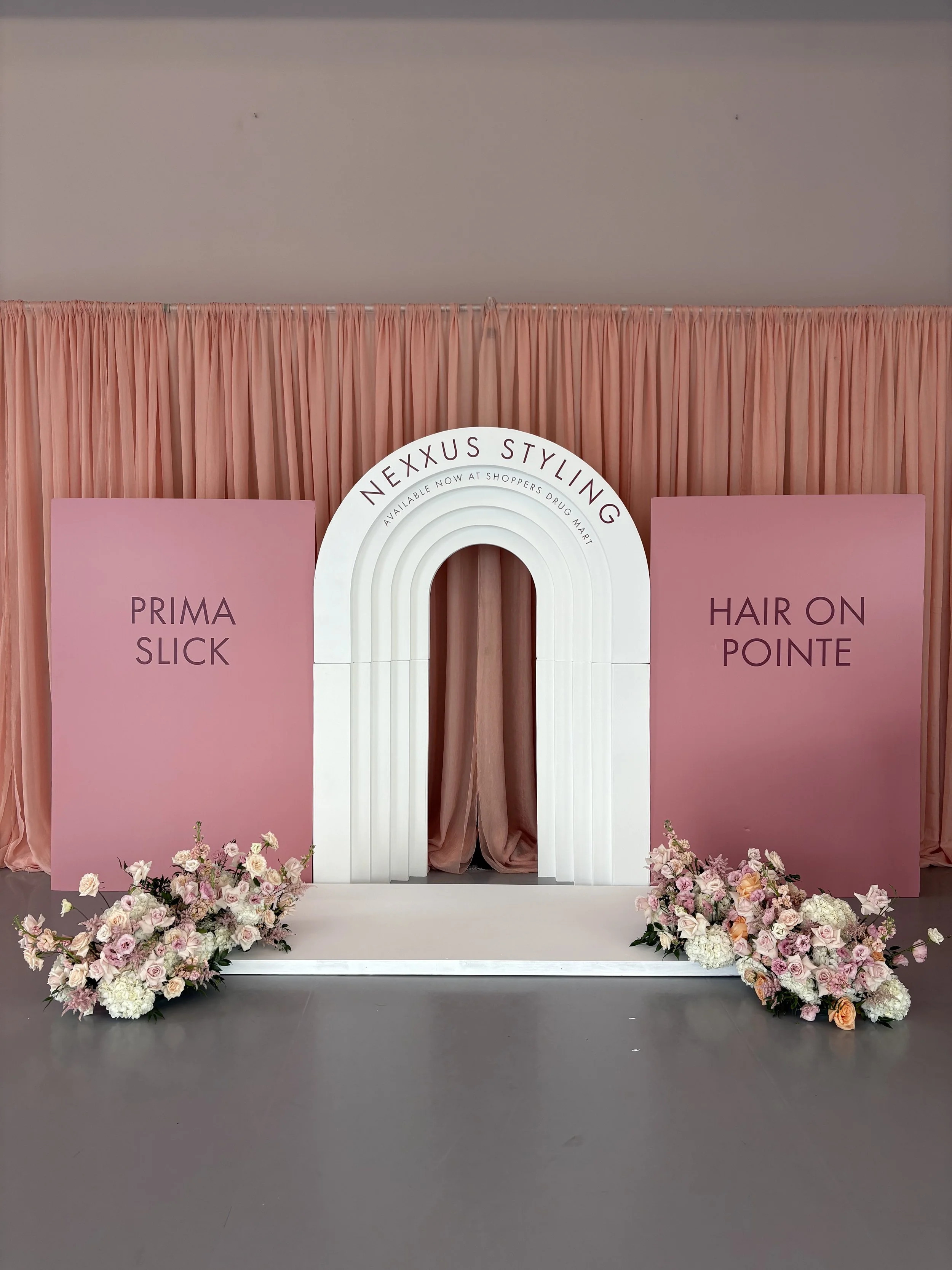 One – Of – a – kind Toronto corporate event flowers. Specially curated to your event’s needs.