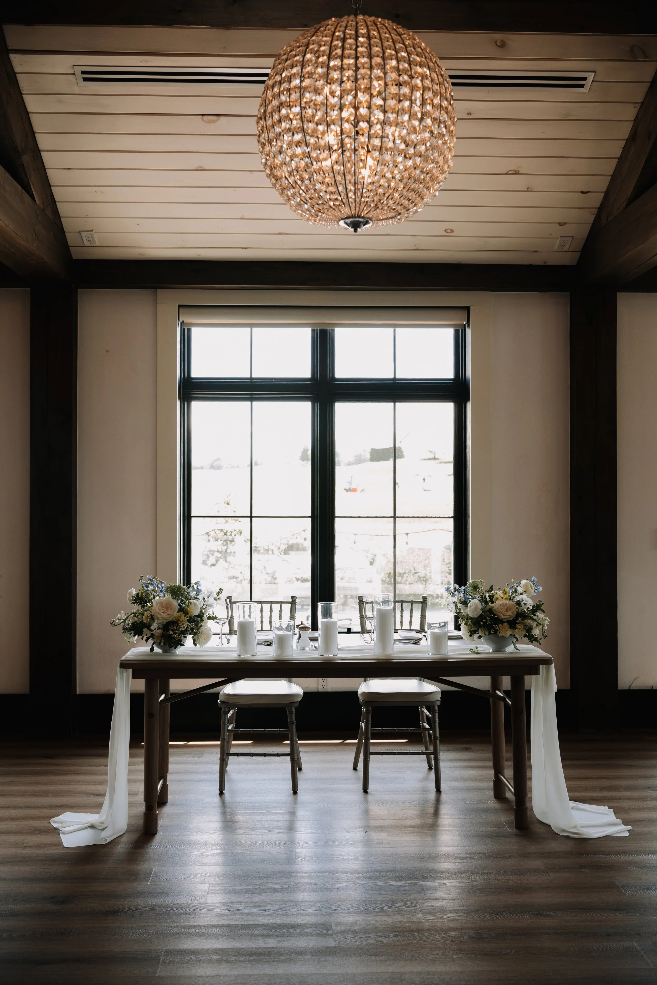 the Rose room at whistle bear golf course wedding. Flowers in whites, creams and blues