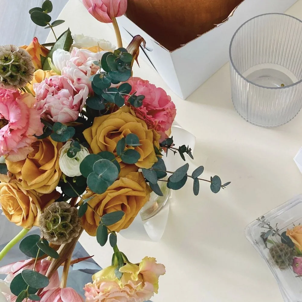 Specialty Toronto flower workshops, for teams, and groups of all sizes.  Copy: