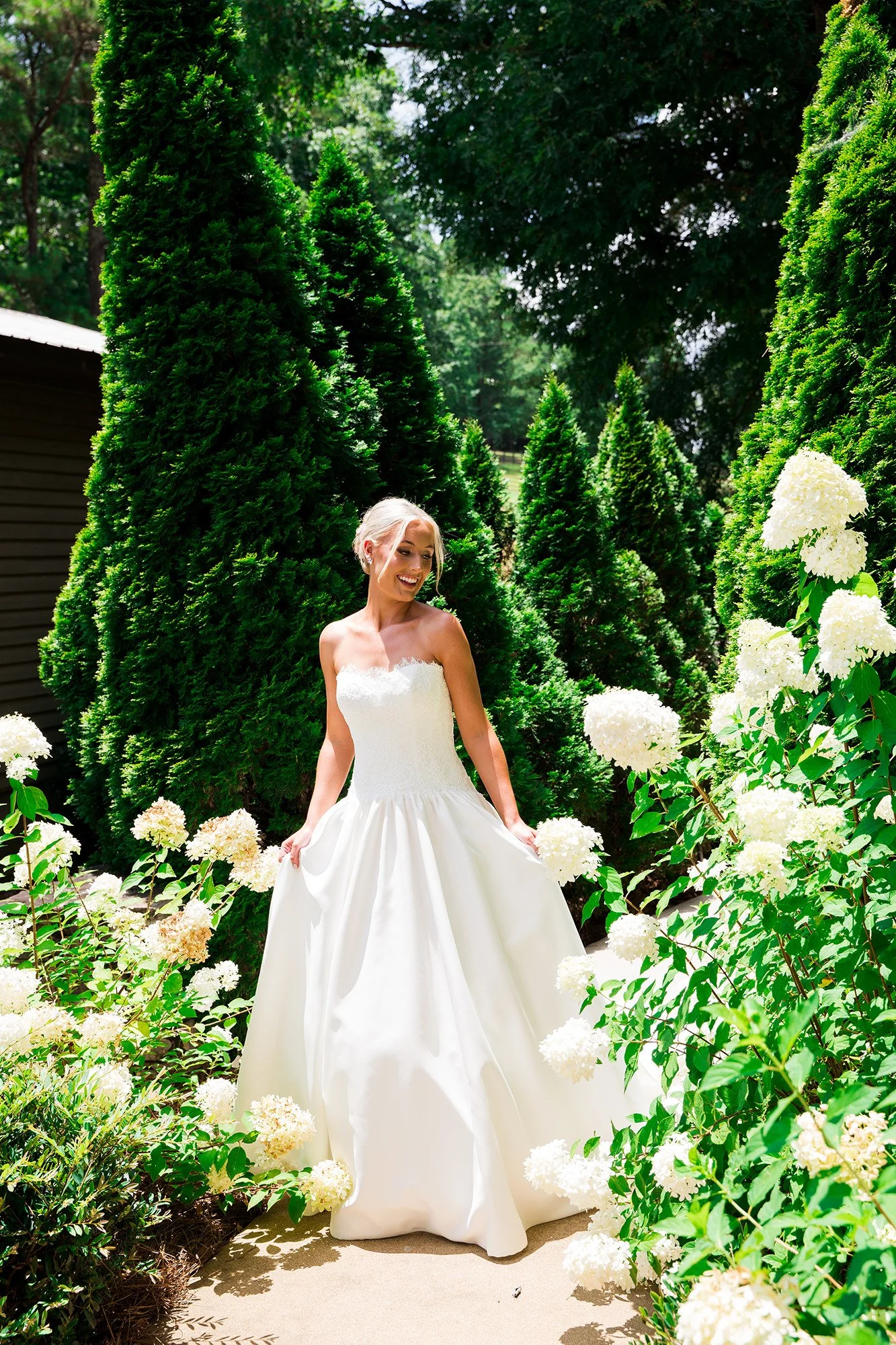 Summer_wedding_windwood_equestrian_wedding_venue_hydrangeas_florals_beautiful.jpg