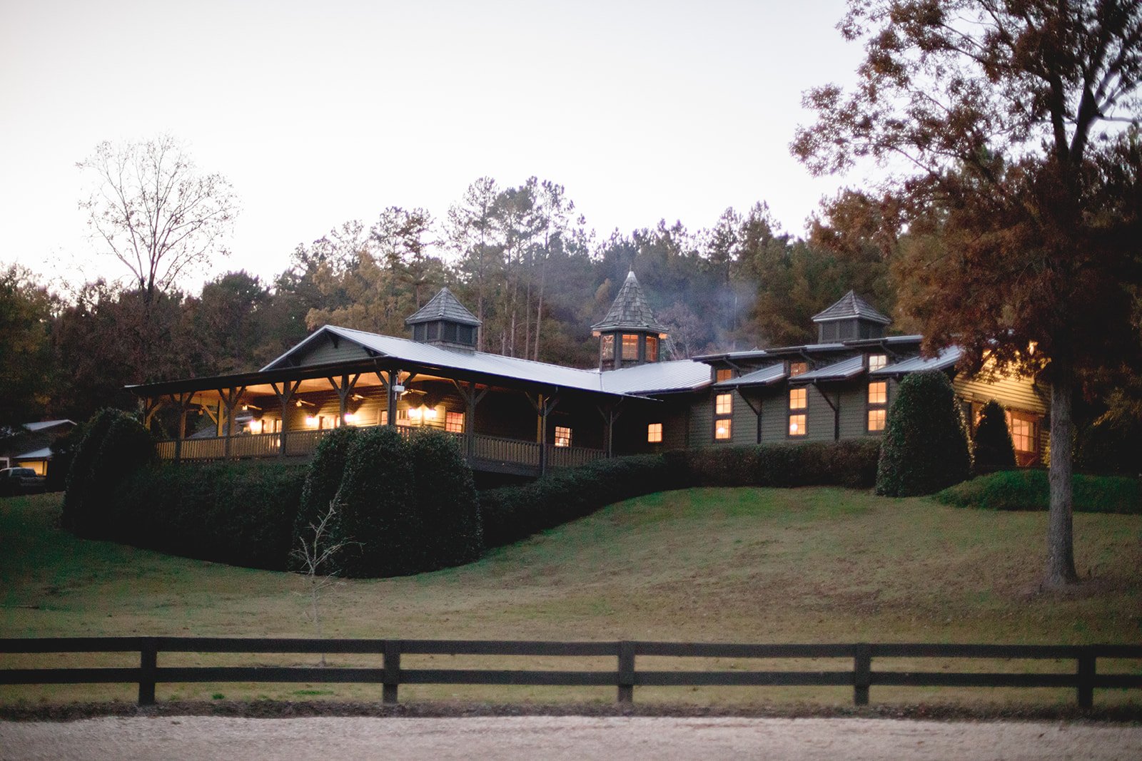 Windwood_Equestrian_Wedding_Venue_Family_Owned_Luxury_Planning_Barn_EveningLight.jpg