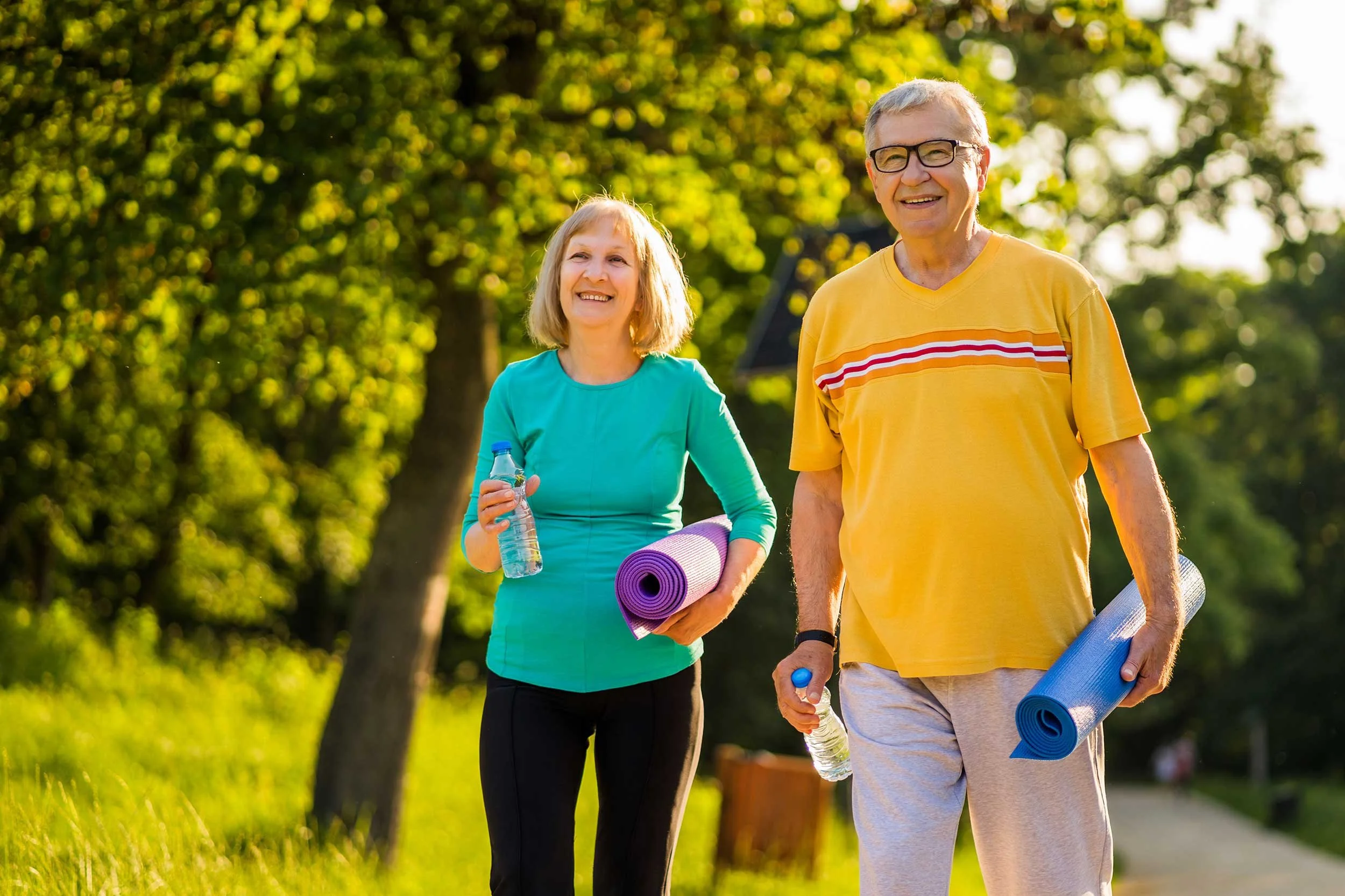 senior-couple-enjoying-fitness-walk-in-urban-park-2026-03-24-04-59-58-utc.jpg