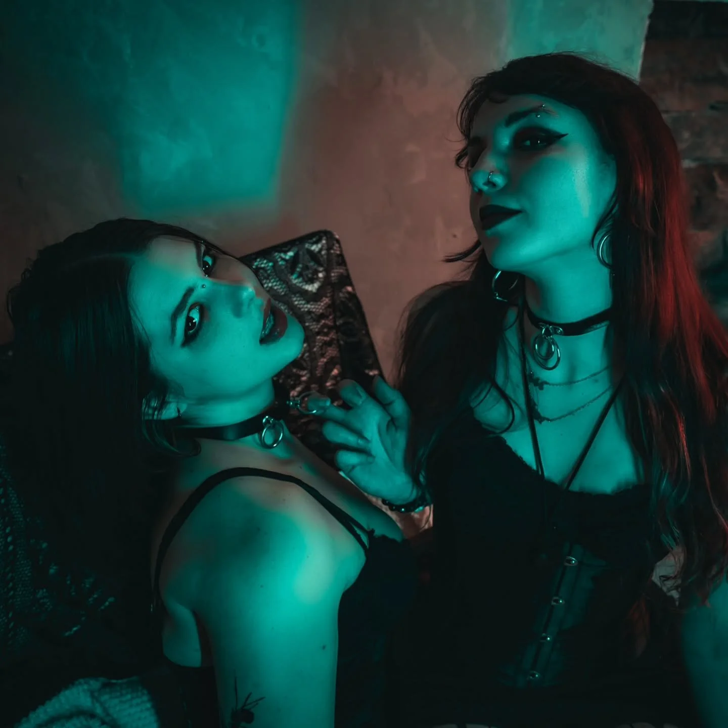 Temptation lingers longer after midnight 🖤🩸
.
.
#TorontoPhotographer #TorontoCreatives #TorontoModel #GTAPhotographer #DarkAesthetic #MoodyVibes #GothicPhotography #VampireVibes #AltModel #AlternativeBeauty #DarkEditorial #VampyLook #SoftGoth #Mood