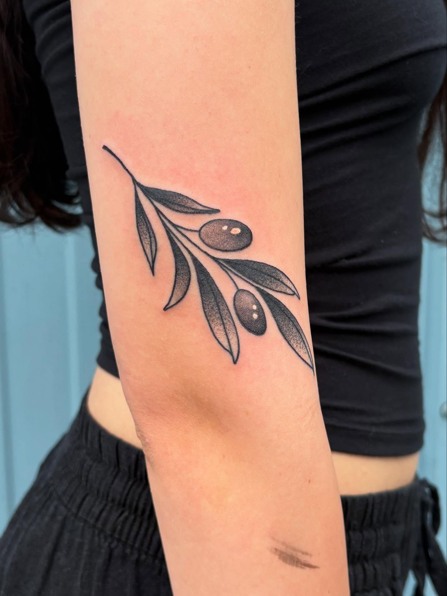 Olive branch for Friday the 13th by @kinley_raine for @marie.ak.x ✨
