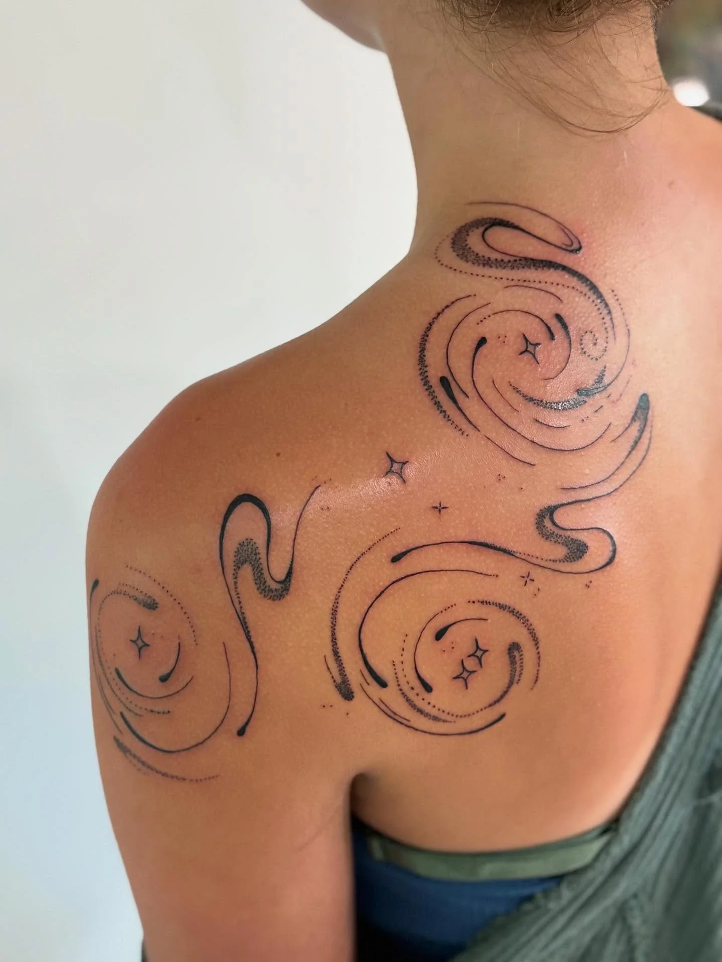 Swirls and stars 🌀 ✨ by @rossiprojects