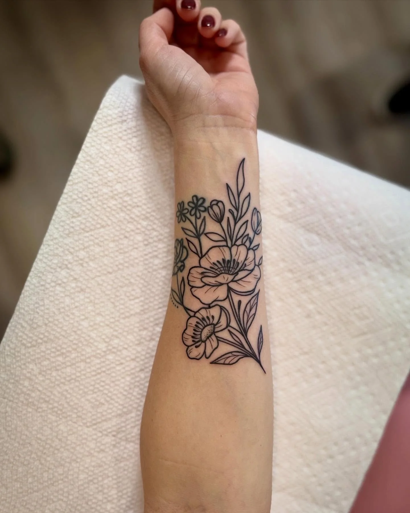 Floral linework tattoo by @kinley_raine 💐
