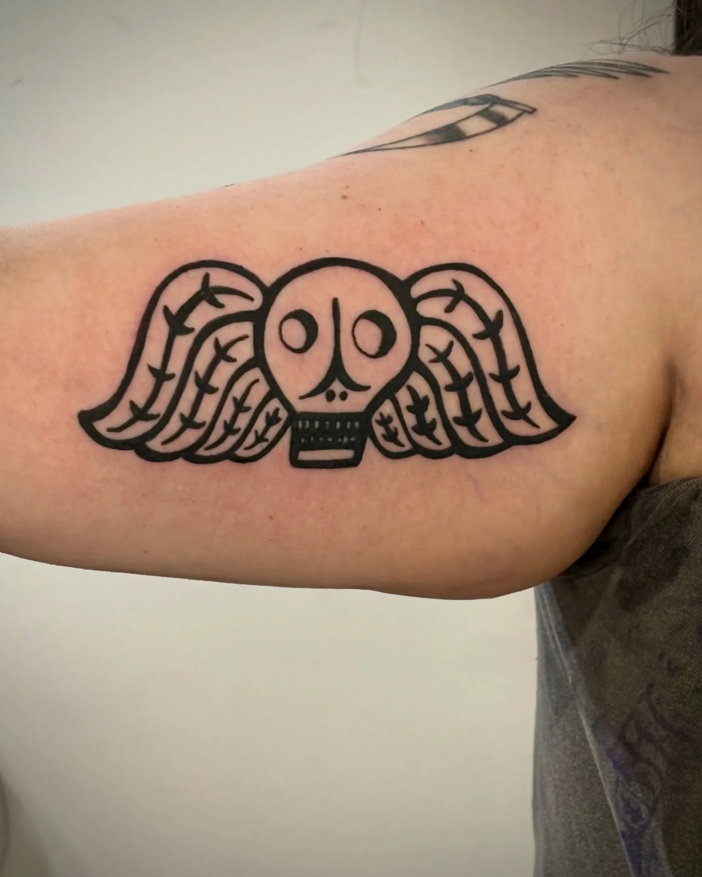 Gravestone inspired skull 💀 by @rossiprojects