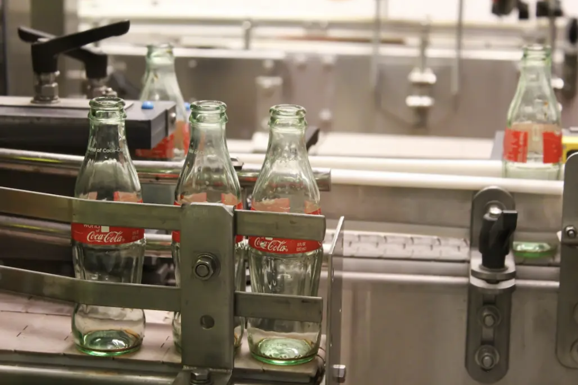 Things to Consider when Choosing a Liquid Filling Machine