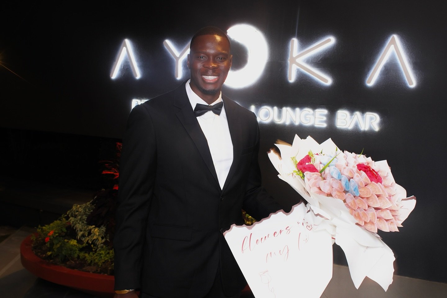 Un bouquet pour elle, un moment d'amour pour eux. 🌹
Que cette Saint-Valentin ait été remplie de douceurs et de complicité !
Merci à tous ceux qui ont partagé ce moment magique avec nous au restaurant @ayokadakar