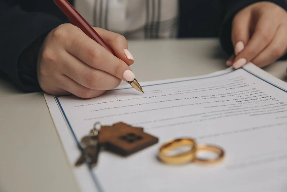 Hire a Divorce Lawyer to Get Through the Process Amicably