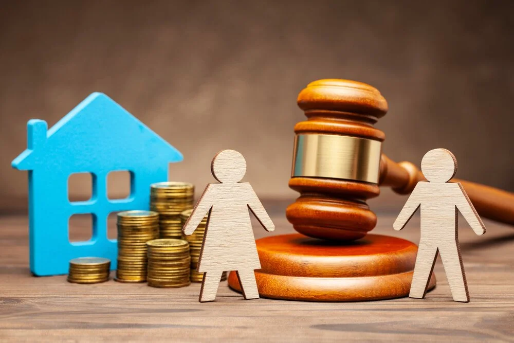 Is a Spouse Allowed to Date While Going Through a Divorce?