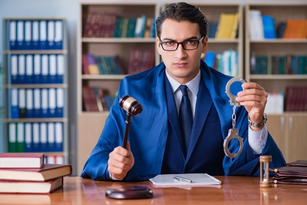 What Should You Choose Between Litigation and Arbitration?