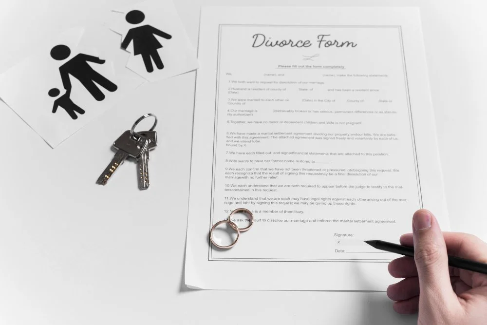 How Do Oklahoma Courts Decide Who Gets What in a Divorce?