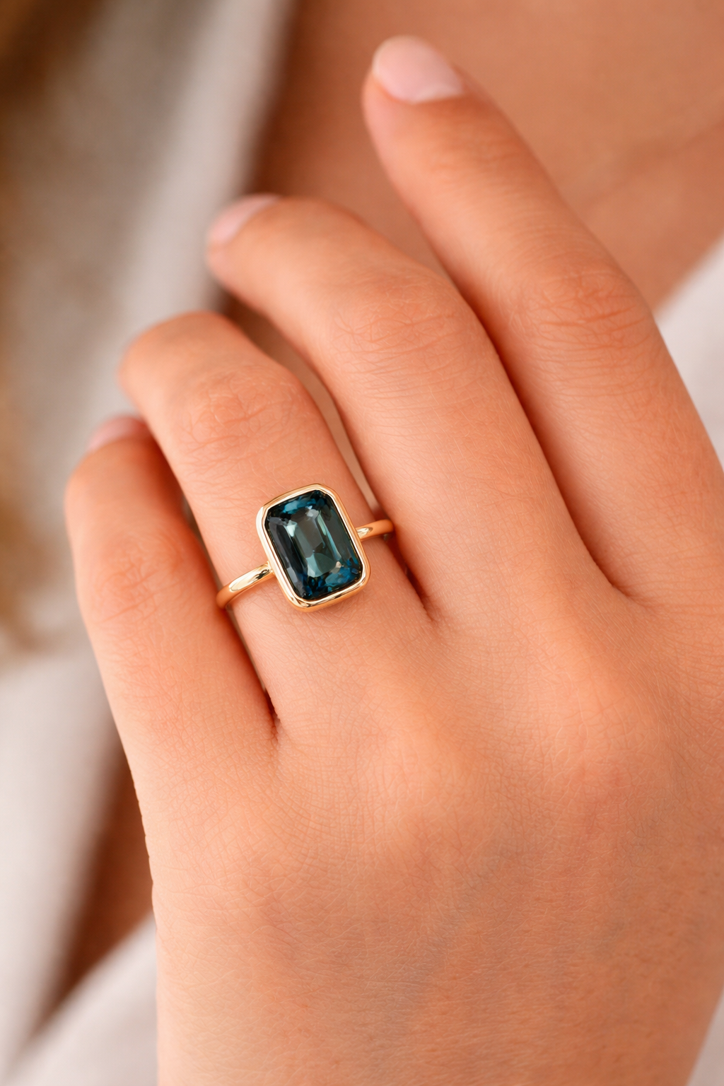 Emerald Cut London Blue Topaz 2.png