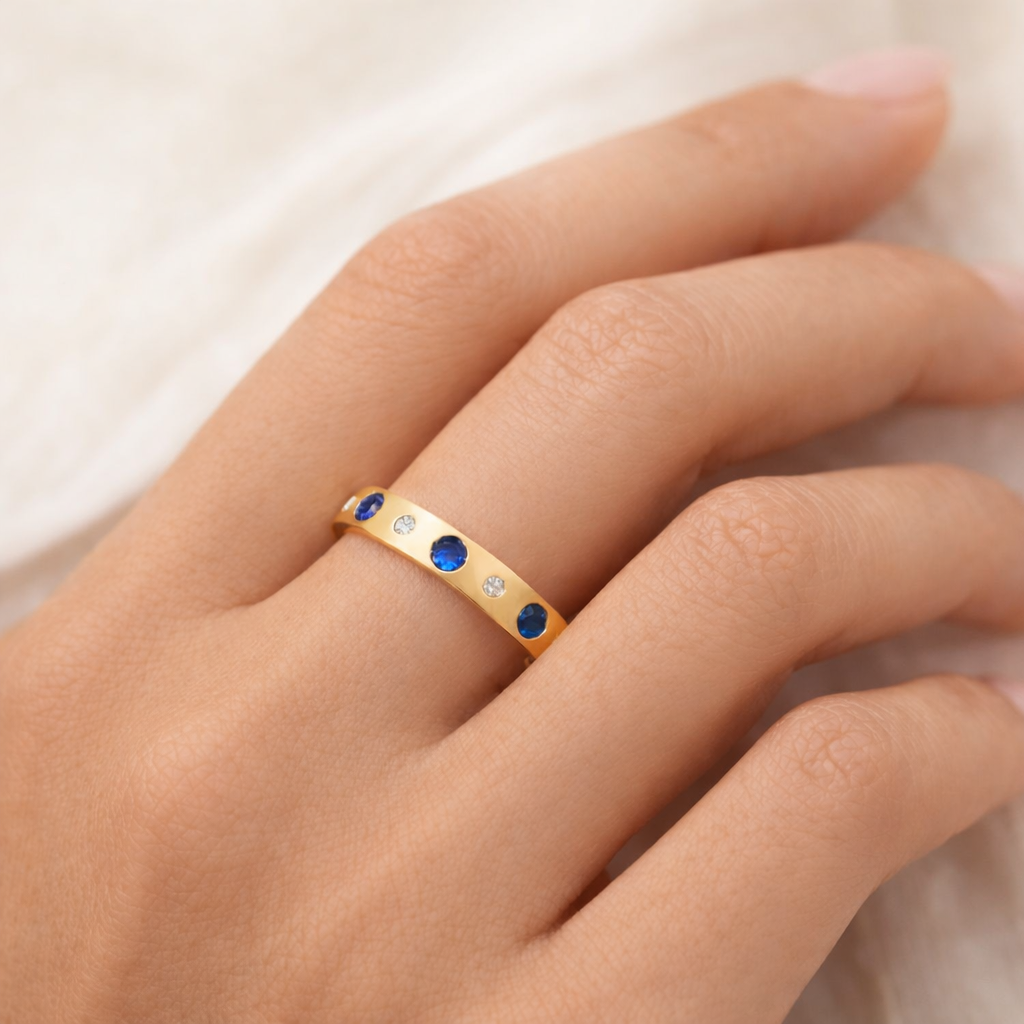 Flush Set Sapphire + Diamond Band 4.png