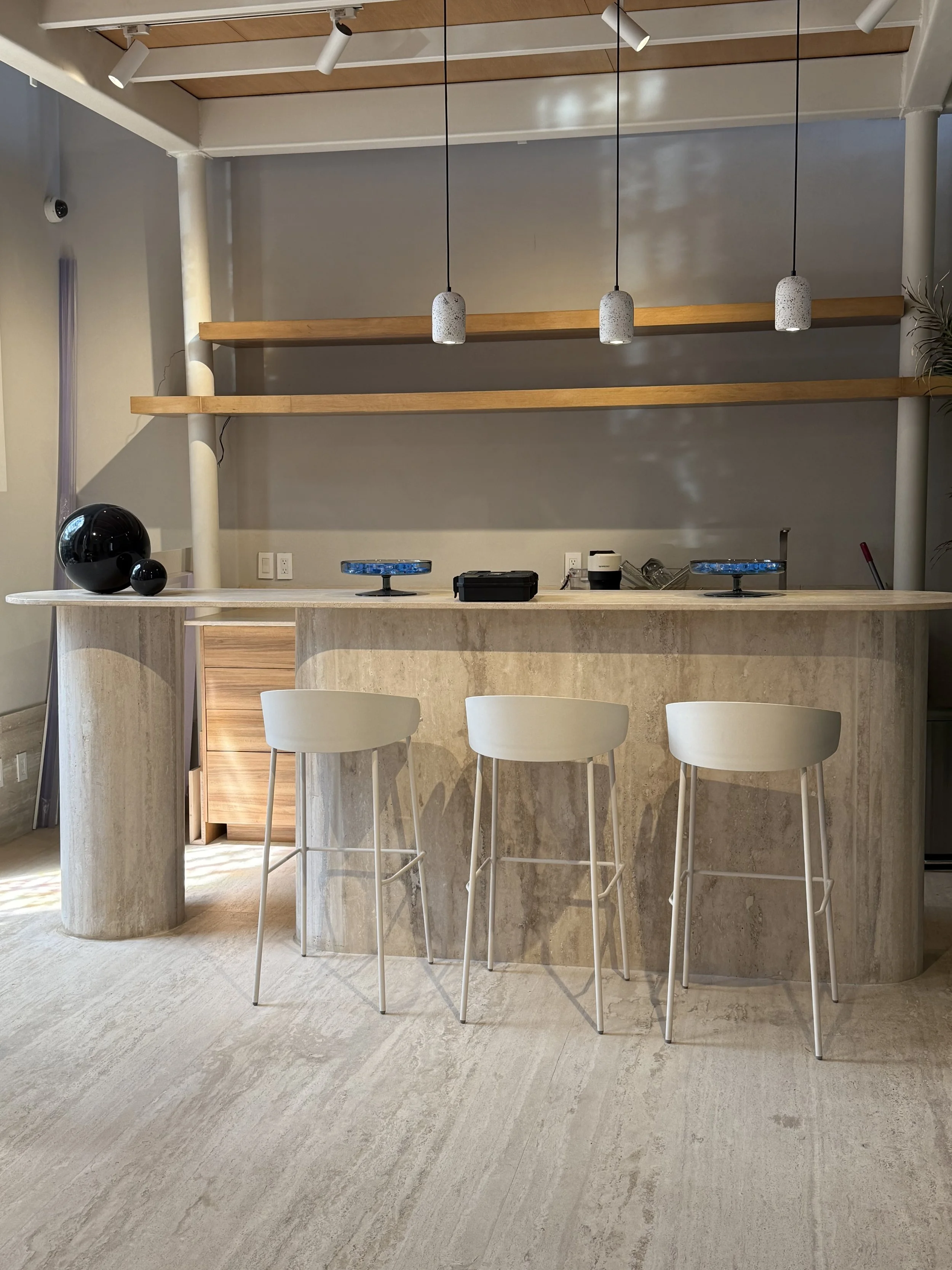 barra de cocina en marmol travertino 100% natural,