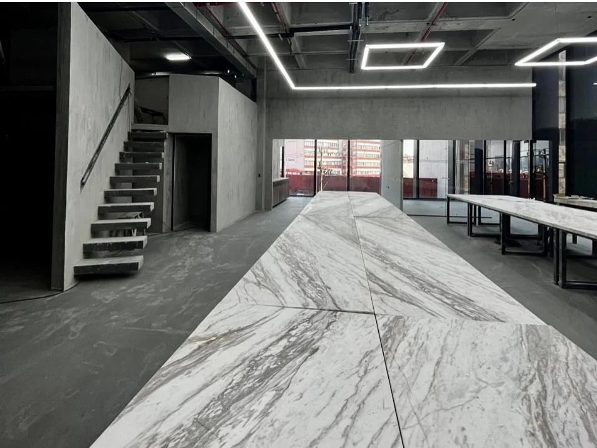mesas de mármol para coorporativos, sala de juntas, oficinas con mobiiario de lujo, escritorios de trabajo de marmol