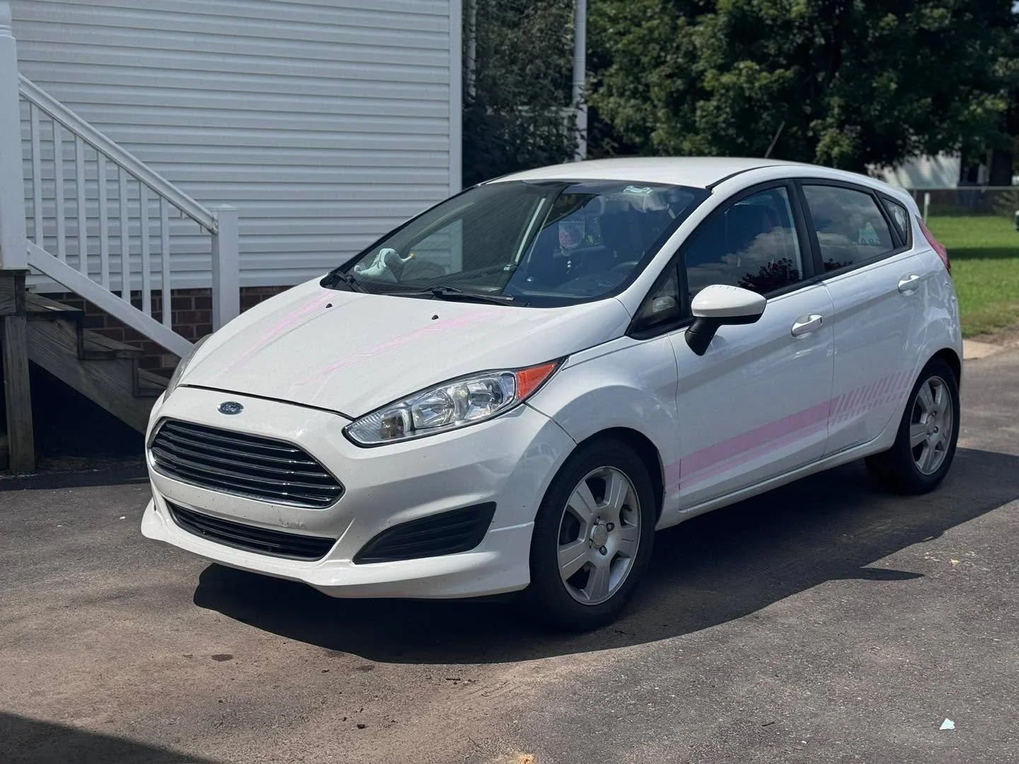 β¨ From sticker shock to slick and clean β¨
Swipe to see the transformation β‘οΈ This Ford Fiesta came in with faded pink stripes and left with a fresh, clean factory look. No more distractions — just shine πβ¨
Whether you’re looking for a f