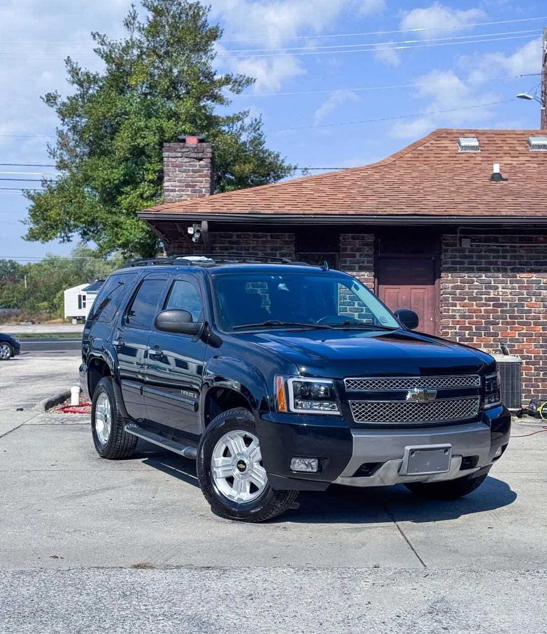 ✨ 2008 Chevy Tahoe Z71 &ndash; Full Detail &amp; Single Stage Paint Correction ✨

This black beauty just got a full transformation here at Comet Auto Detailing in Petersburg, VA, serving the Chesterfield area and beyond!
We performed a single stage p