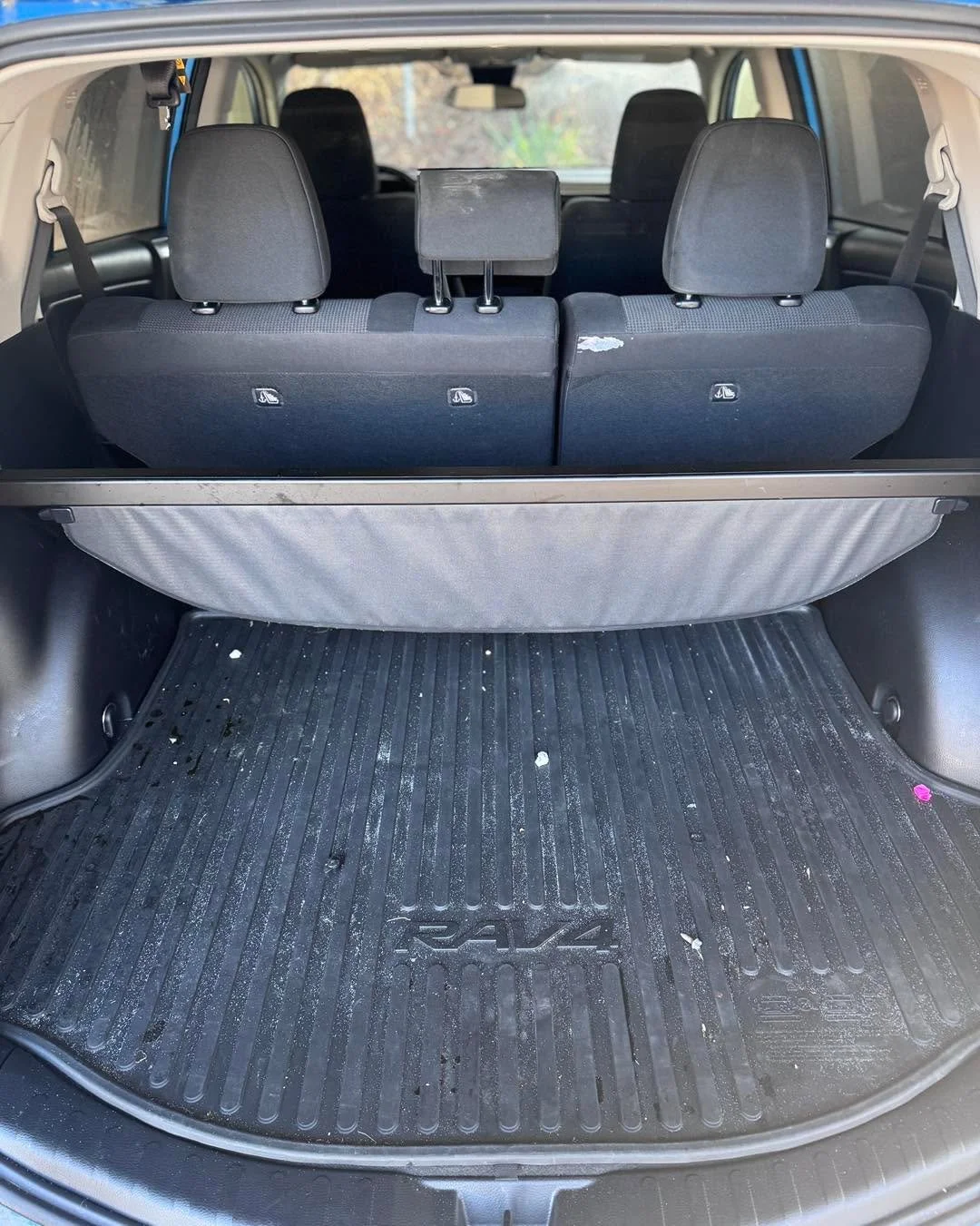🧽 How We Professionally Restore Rubber Floor Mats &mdash; Education + Results 🚗✨

Rubber floor mats take daily abuse, and most people don&rsquo;t realize how much dirt, grease, and bacteria gets packed into the grooves. At Comet Auto Detailing, we 