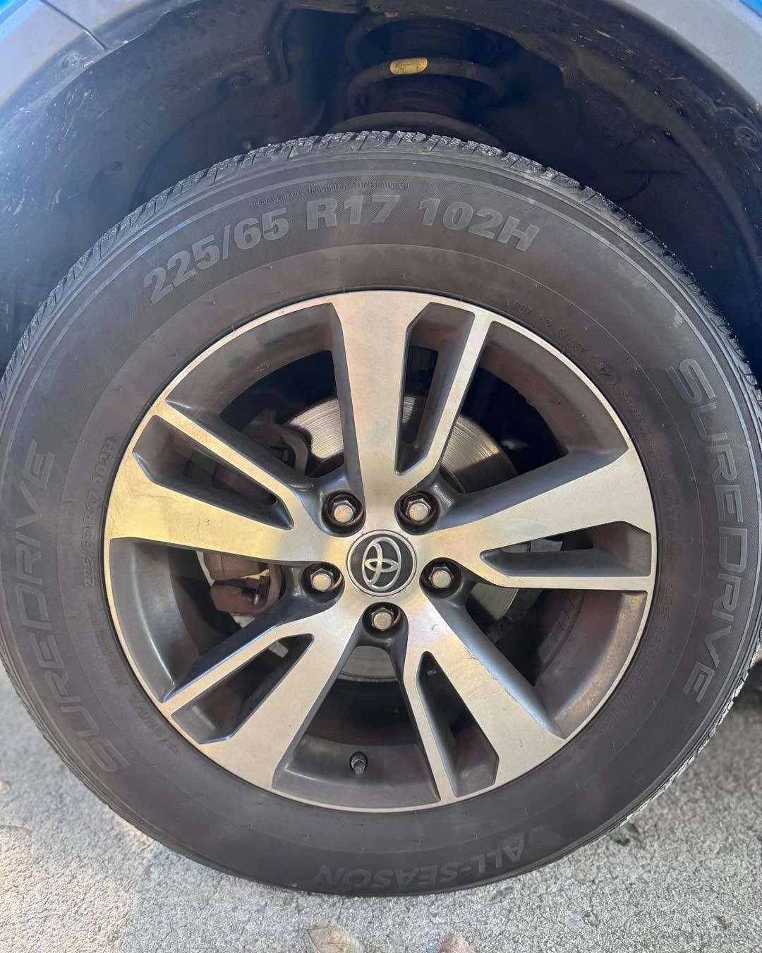 At Comet Auto Detailing, wheel cleaning isn&rsquo;t an add-on &mdash; it&rsquo;s a standard feature in every detail.
Your wheels collect the heaviest grime on your vehicle, and we make sure they get the same professional care as the rest of your exte