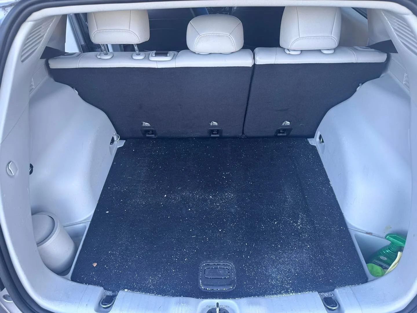 Your vehicle&rsquo;s interior takes more abuse than any other part &mdash; dirt, oils, spills, dust, and daily wear add up fast.

This Jeep Compass interior detail received a full, professional reset:
✔️ Deep vacuuming of carpets, seats, and crevices