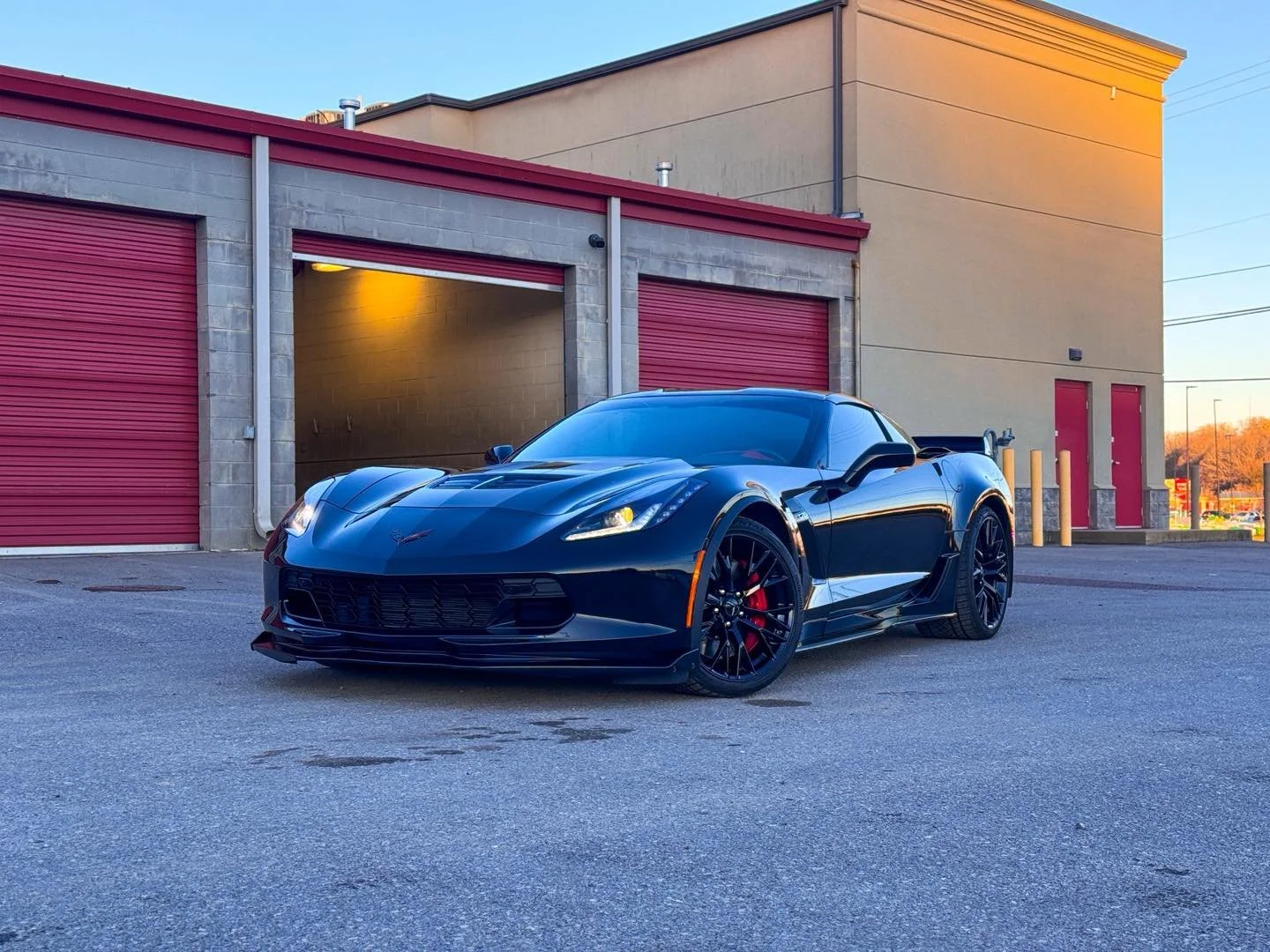 650 horsepower deserves a finish to match. 🖤 

🇺🇸 This 2017 Z06 now has mirror-level reflections and the kind of gloss you feel before you even touch it. No shortcuts. No fillers. Just pure, corrected paint. 

Contact us so we can make your invest