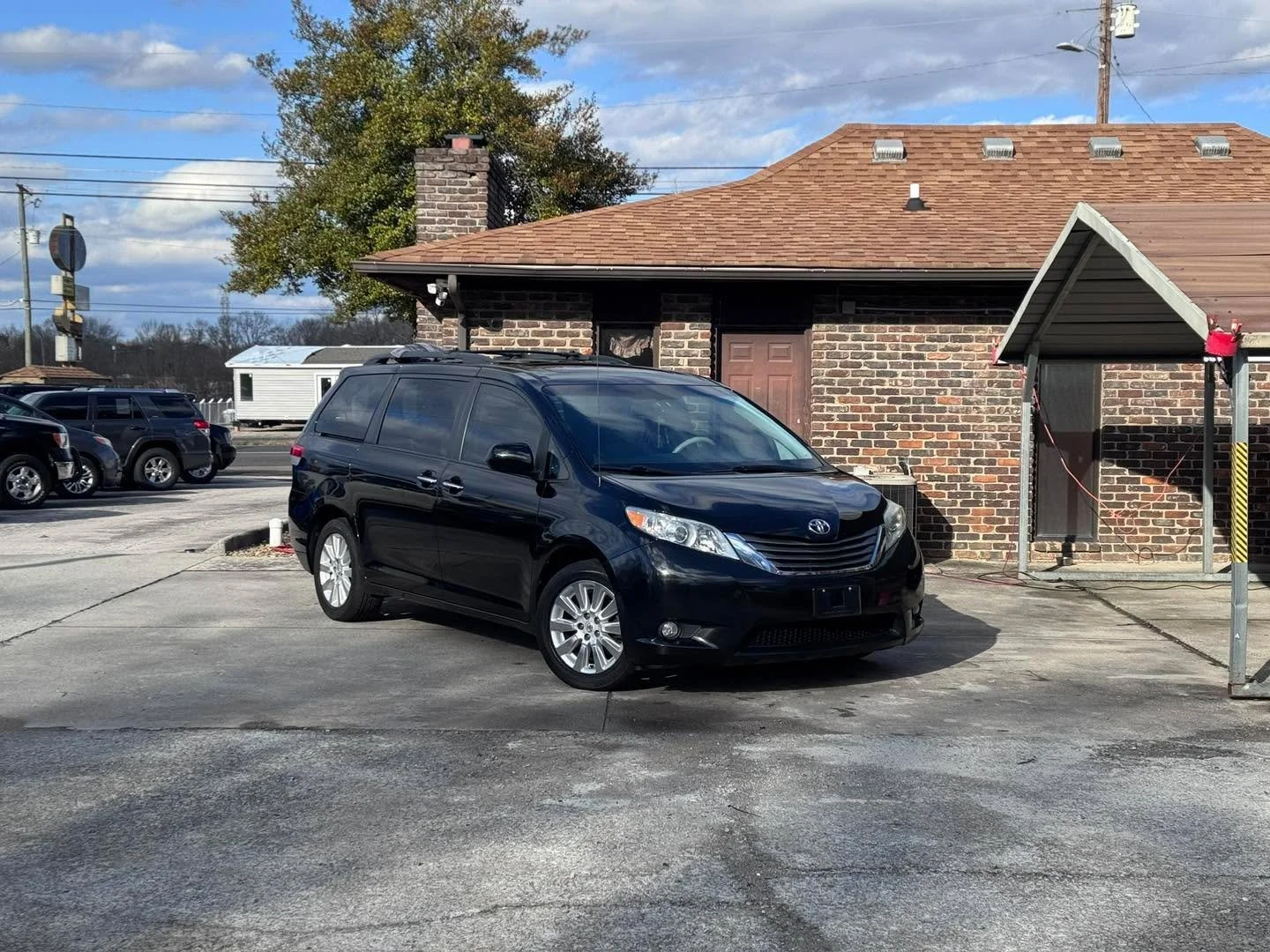 Nothing beats rolling into the week with a spotless minivan! 🚐✨ From stubborn dirt in the crevices to tired, dull leather, we bring every inch of your family ride back to life. Interiors get a full deep clean, carpets shampooed, and seats treated so