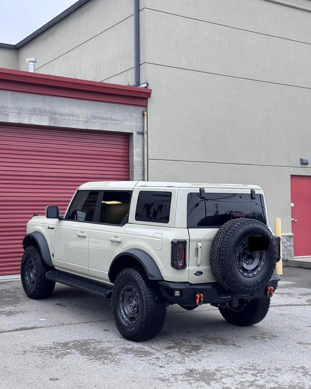 The Ford Bronco is built for adventure, but it still deserves to look its best. This one came in for a proper exterior detail to remove road film and grime, bringing the gloss back out in the paint while restoring the trim, glass, and wheels. 🧼✨

Cl