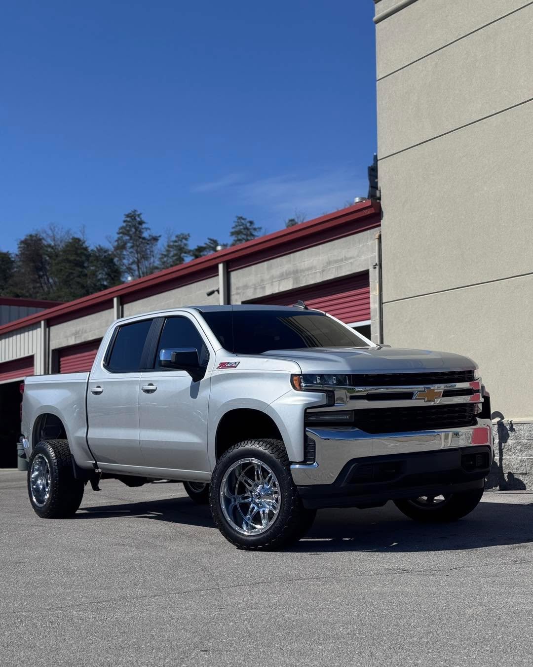 This 2020 Silverado LT came in looking good&hellip; but left looking dialed in.

Clean paint, deep gloss, and a finish that actually reflects the level this truck deserves. This isn&rsquo;t just a wash &mdash; this is what proper care looks like when