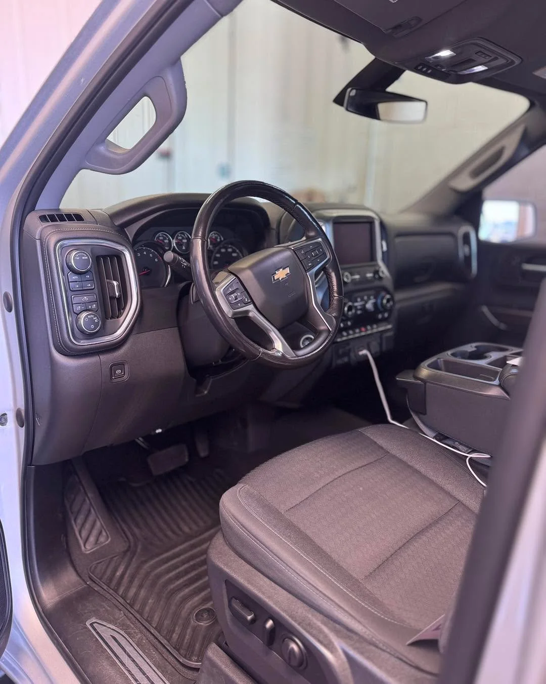 This 2020 Silverado LT interior got brought back to where it should be.

Every surface cleaned, every touchpoint reset &mdash; no dust in the vents, no buildup in the seams, no shortcuts. Just a clean, fresh cabin that actually feels right every time