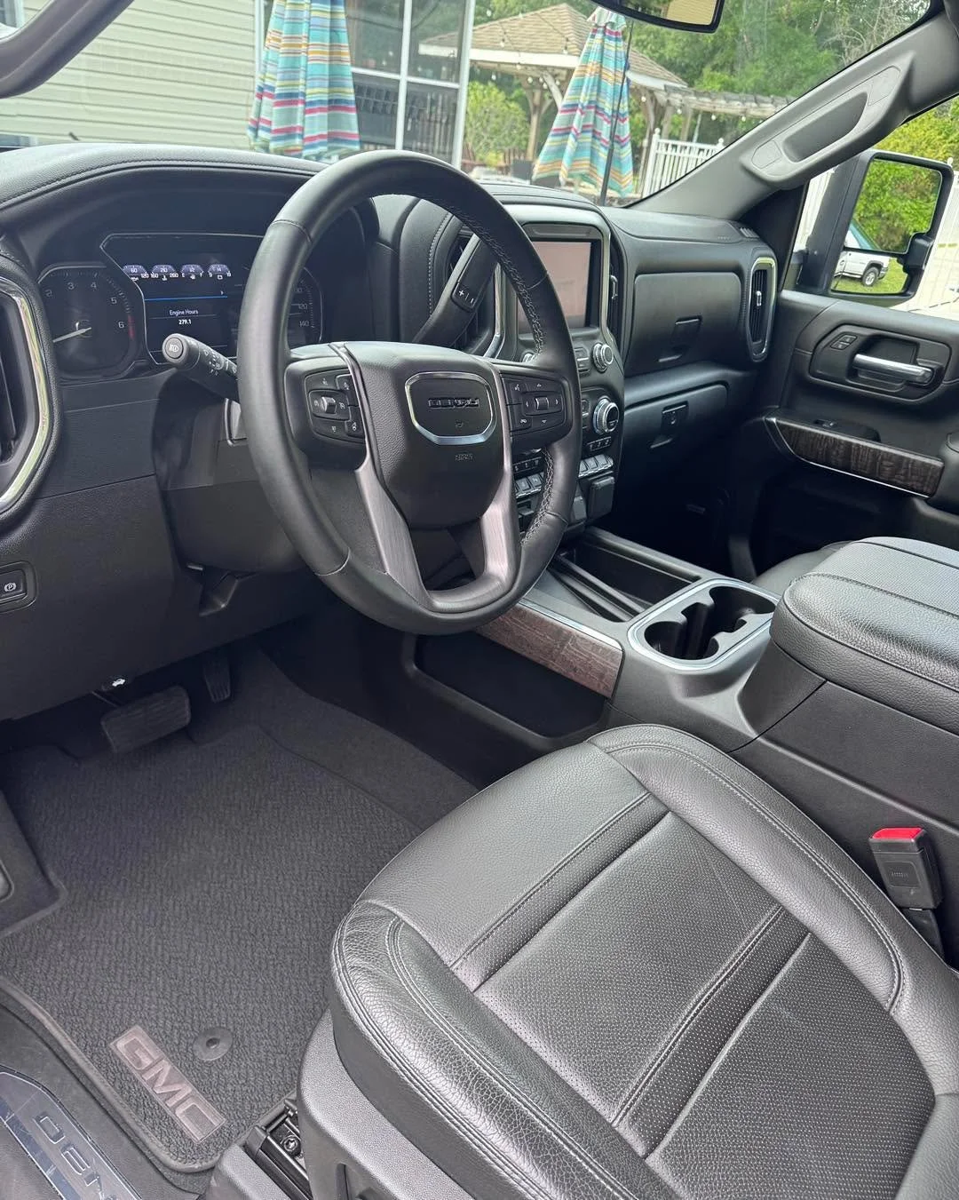 🛻✨ GMC Denali HD &ndash; Interior Maintenance Refresh ✨🛻

A premium truck deserves a premium interior &mdash; especially one that sees daily use. This GMC Denali HD received our Interior Maintenance Refresh Package, bringing the cabin back to the c