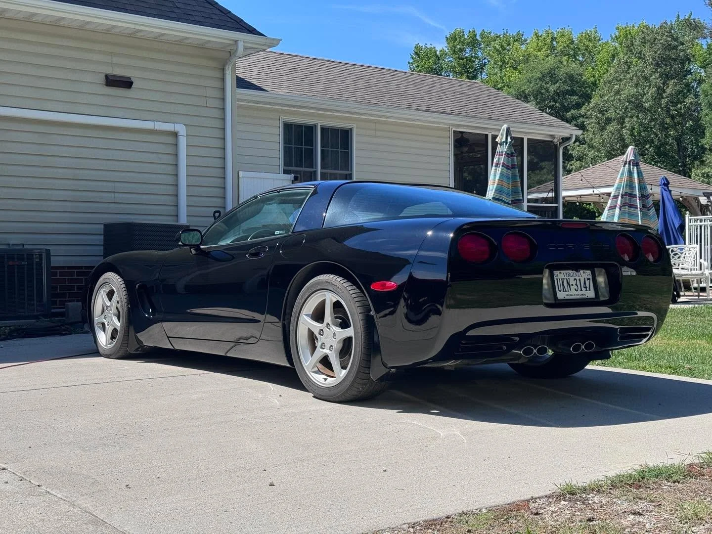 🏎️✨ 2004 Corvette &ndash; The Small Details Make the Difference ✨🏎️

A clean car can look good&hellip; but the details are what make it stand out. This 2004 Corvette is proof that even something as simple as properly dressed tires can completely ch