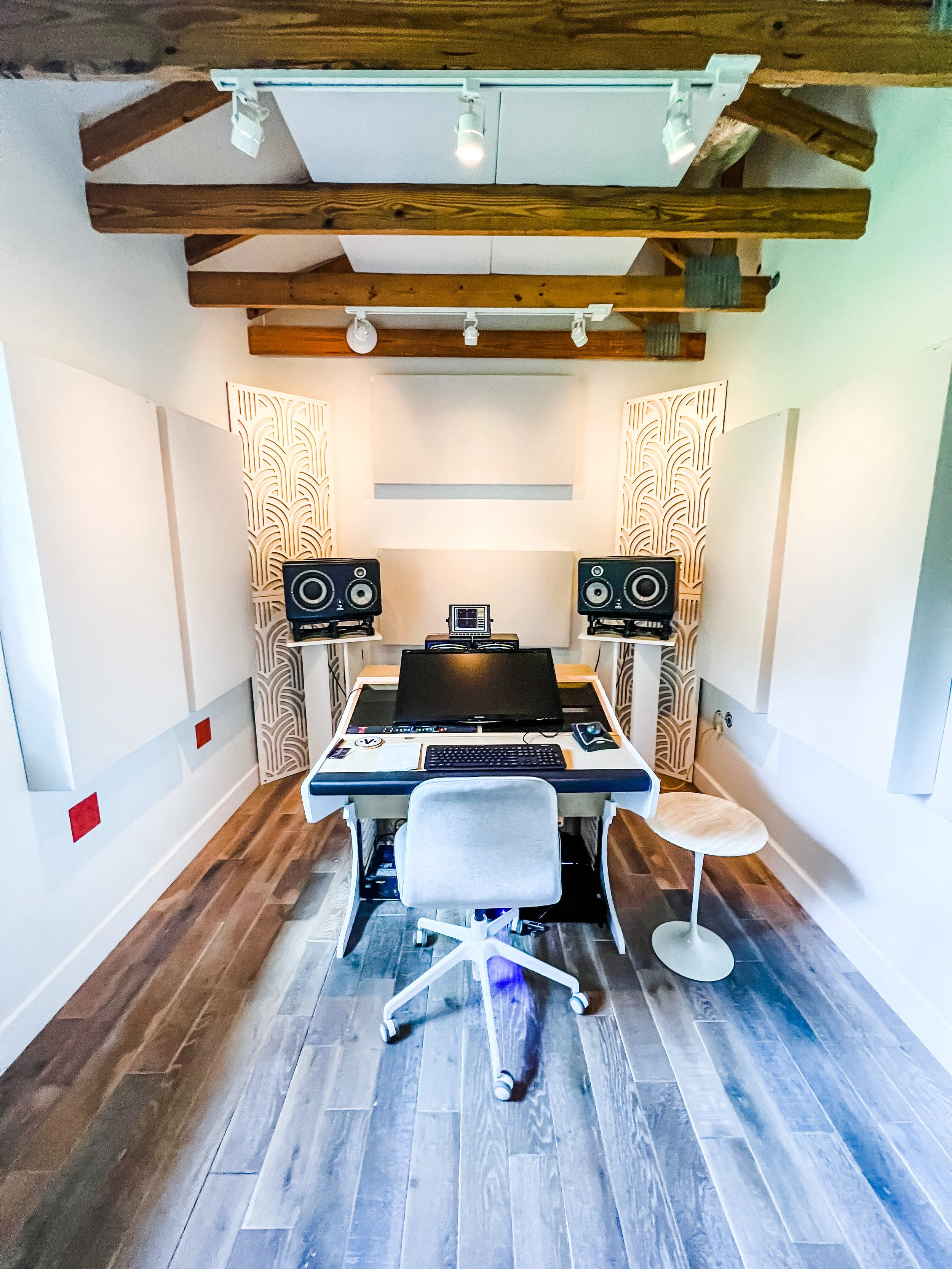 The Dave Kutch Mastering Room at Vanquish Studios. Dave Kutch owns the Mastering Palace in New York City. The Room was custom designed by GIK Acoustics. 