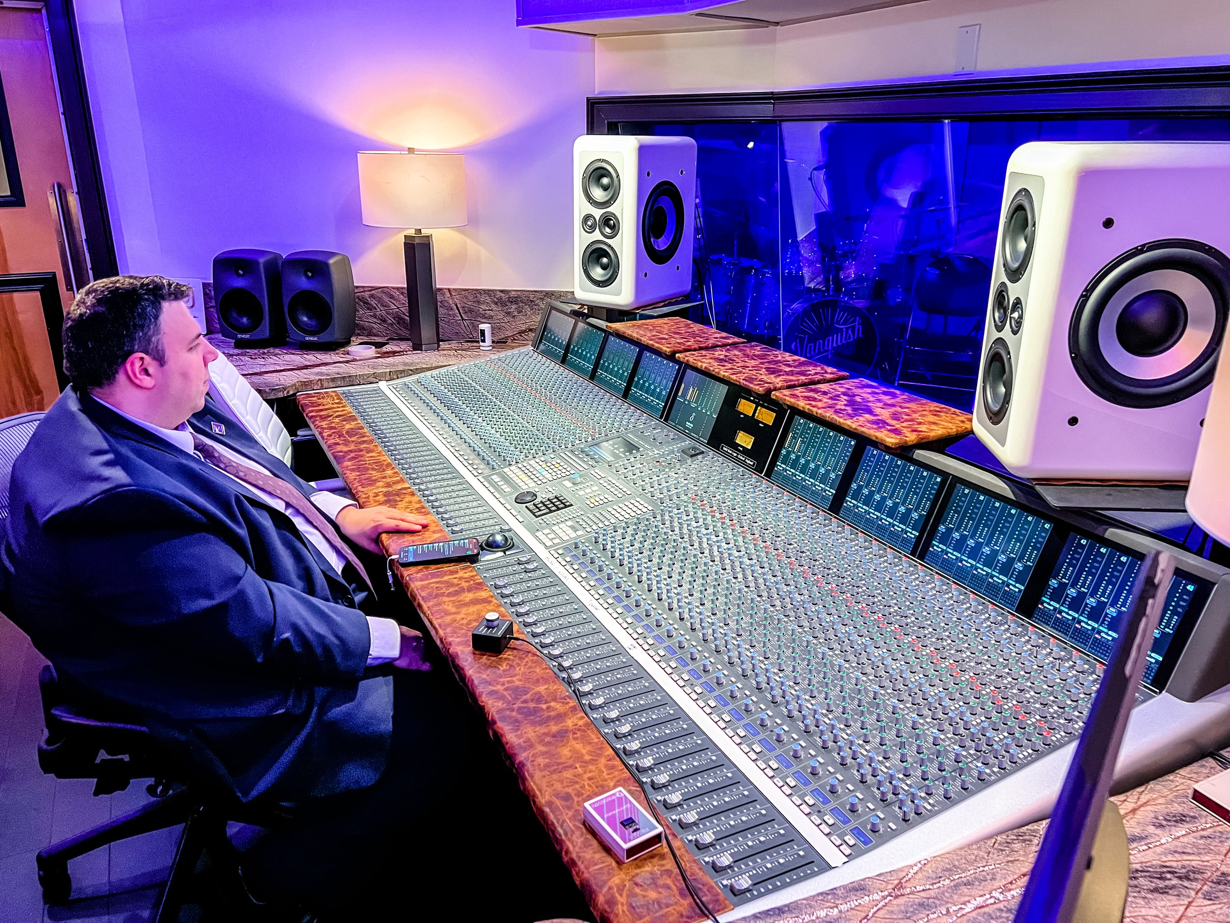 Engineer Vito DiGioVanni visiting Vanquish Studios for the first time. The Custom White Barefoot Sound MM26 Monitors are a show stopper for engineers who love the Barefoot Sound Brand. 