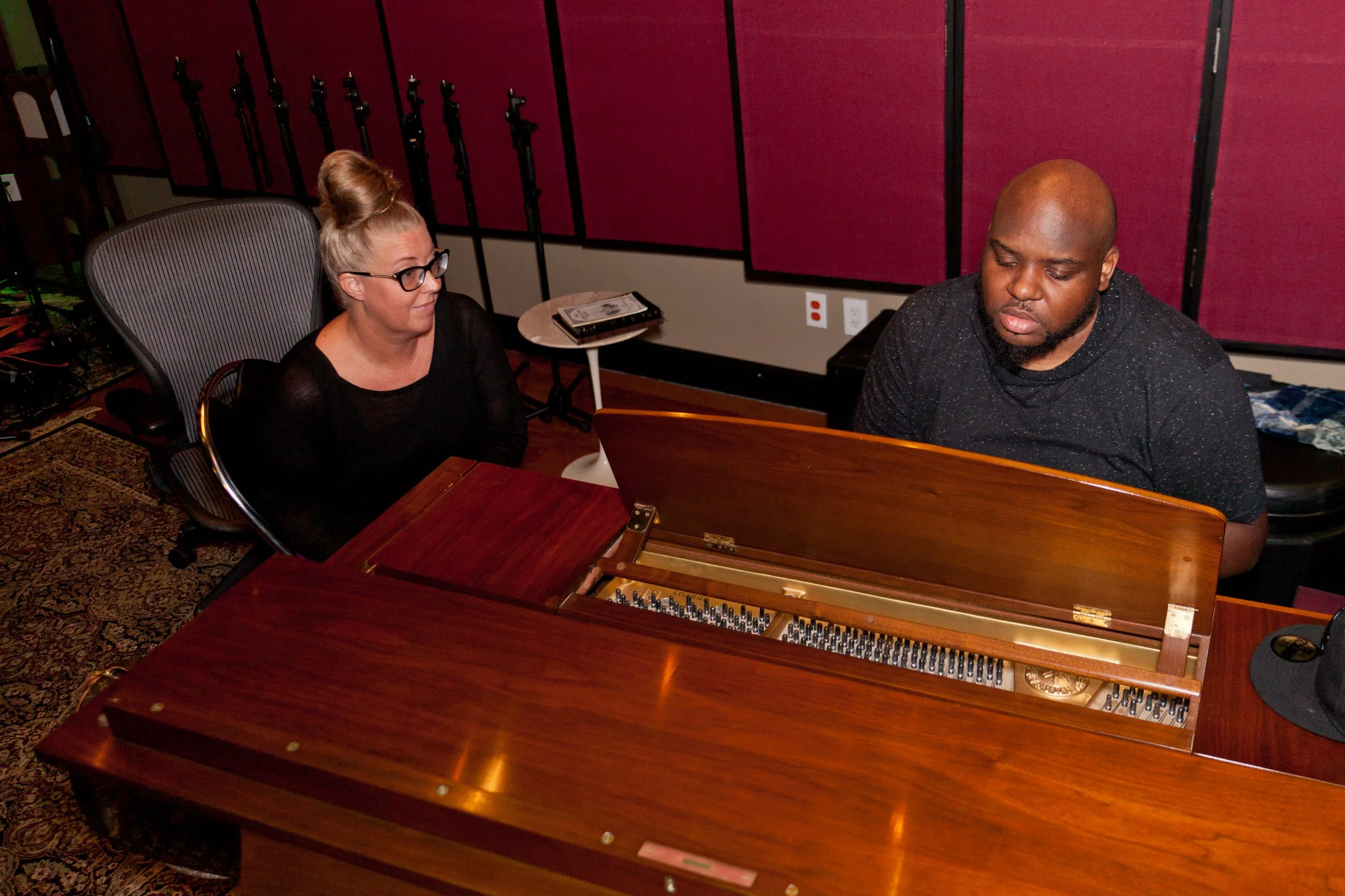 Kenneth Shelton at Vanquish Studios producing an artist