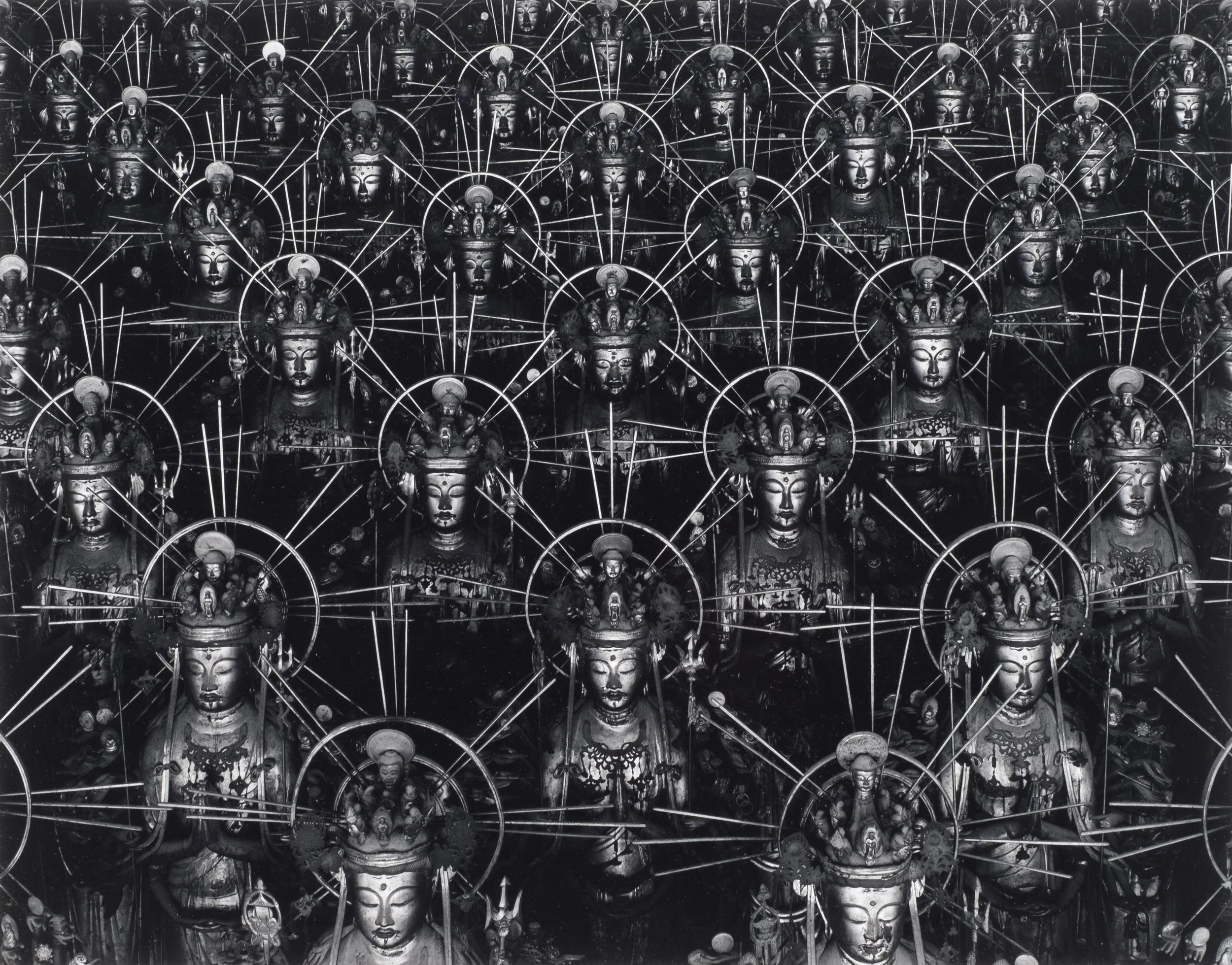 hiroshi-sugimoto-hal-of-33-bays.jpg