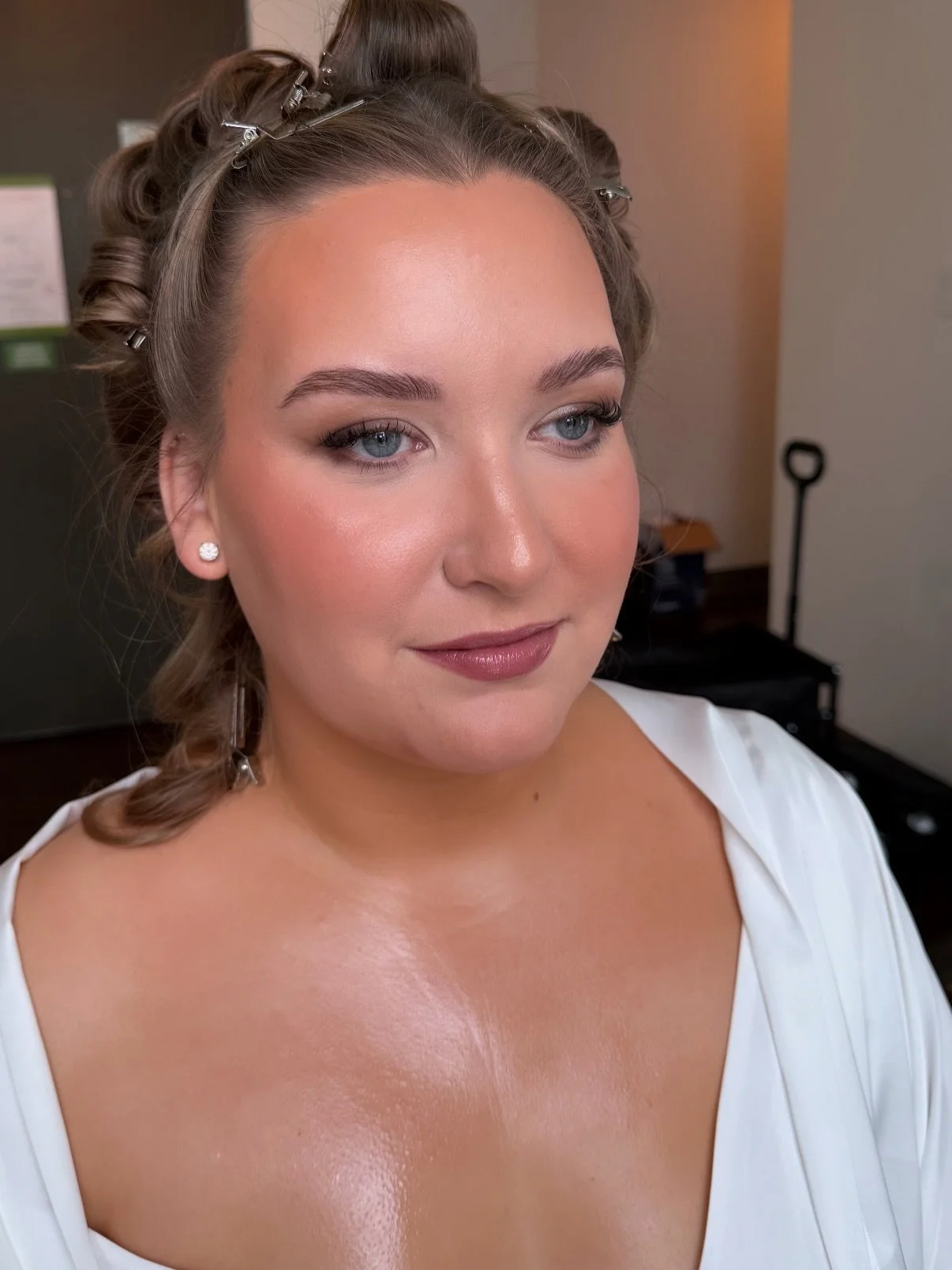 Glam on my gorgeous bride✨👰🏼&zwj;♀️💍

I had the best time creating this soft glowy glam for my client! I am always so honoured to be apart of their special day!
&bull;
&bull;
&bull;
#makeupartist #bridalmakeup #bridalmakeupartists #vancouvermakeup
