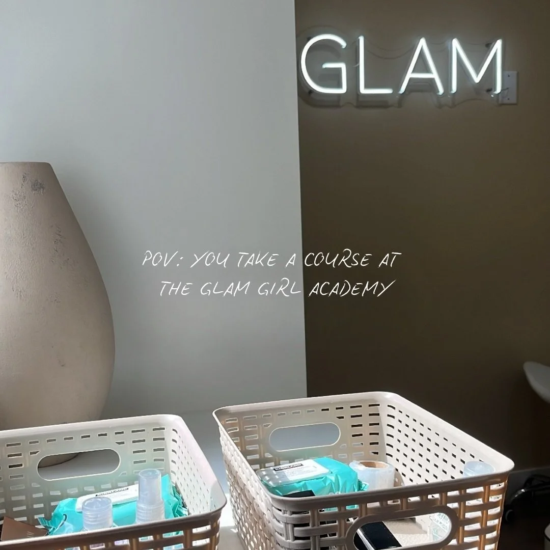 POV: you finally took the Lash Lift course at The Glam Girl Academy and now you&rsquo;re that girl💅🏼✨ 

obsessed is an understatement&hellip; lifted, fluffy, effortless lashes every time 

ready to learn too? visit www.glambysamxo.com or hit the li