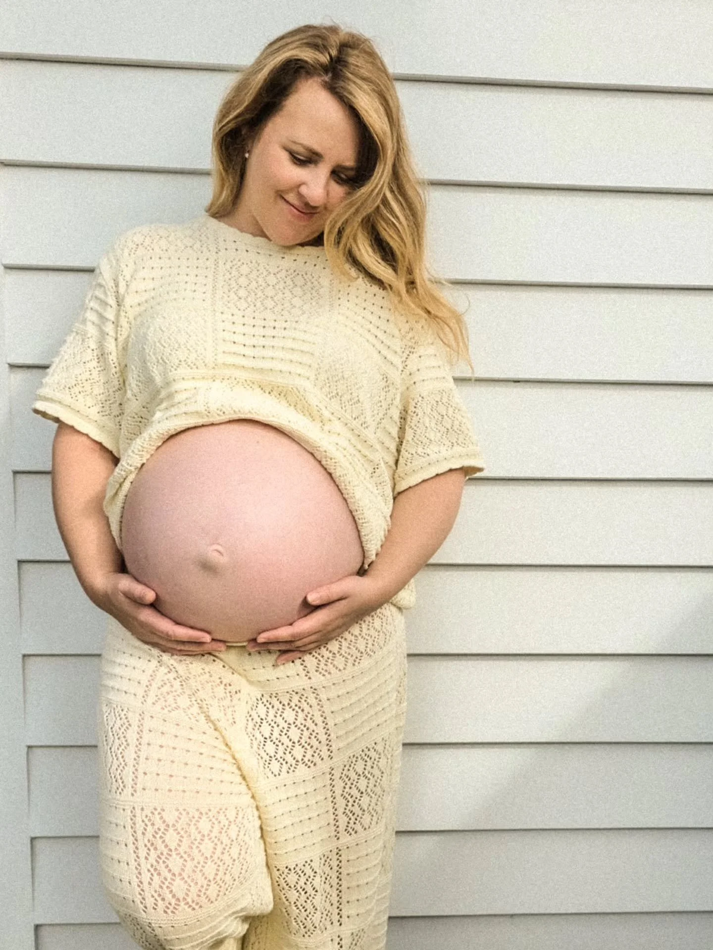 A little DIY shoot to celebrate baby bump number 3. We cant wait to meet you little Miss. 

Is there anything she cant do @__klh