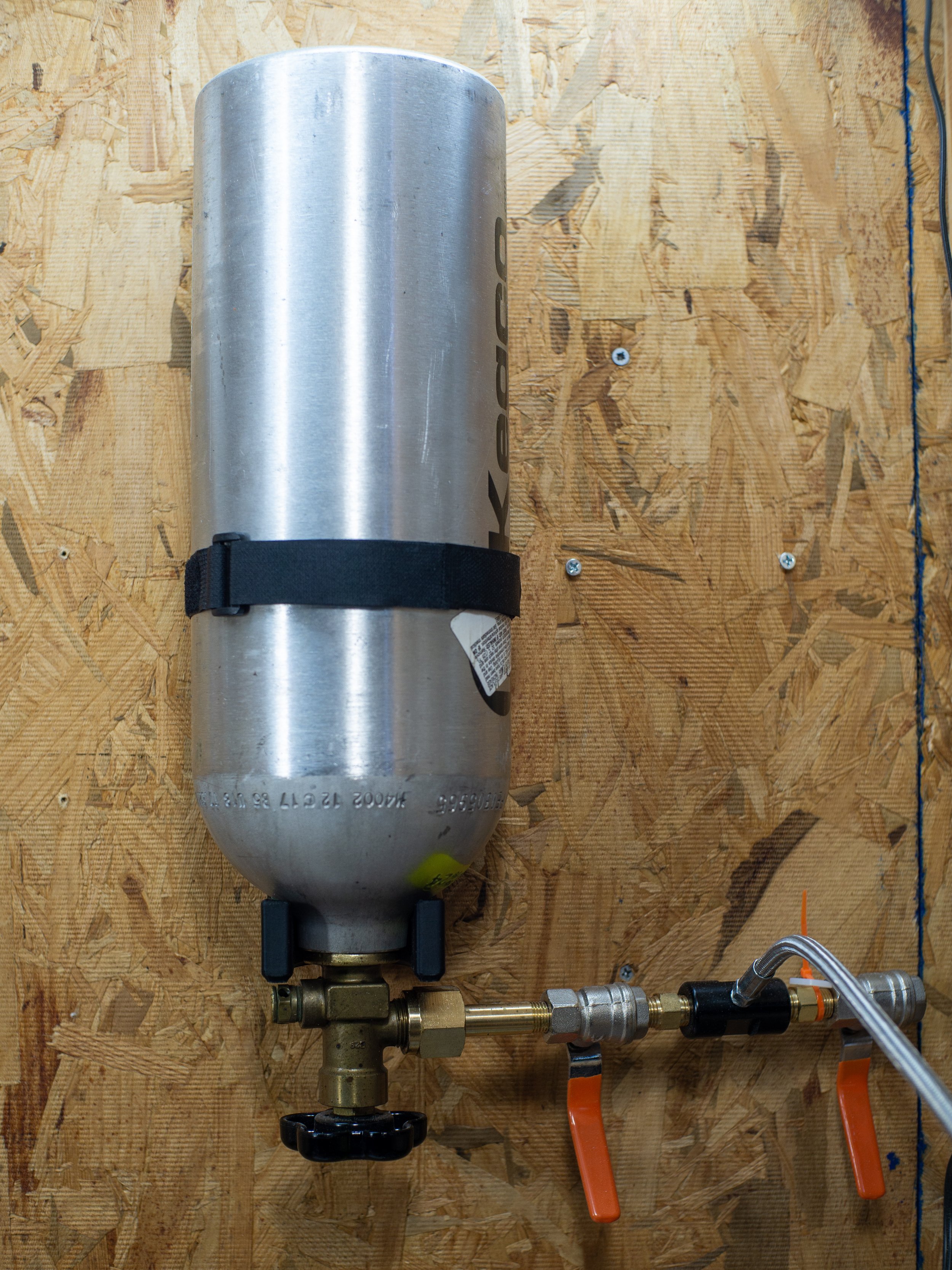 Upside Down 5lb CO2 Tank Wall Mount