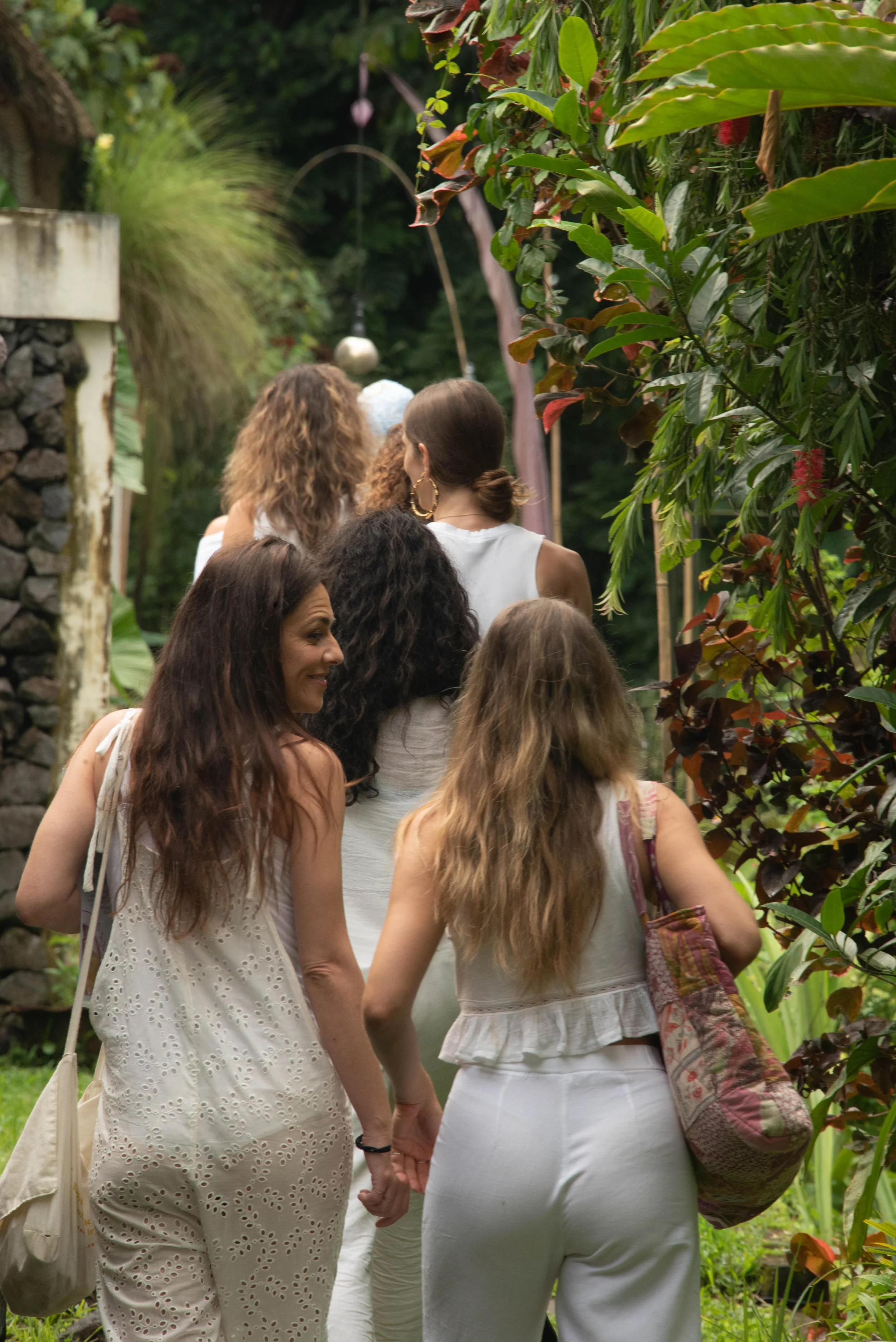 Sample daily schedule of the 200-hour Yoga Teacher Training at SKY Yoga and Meditation in Bali, outlining a full day of traditional Hatha Yoga, philosophy, meditation, and community practice.