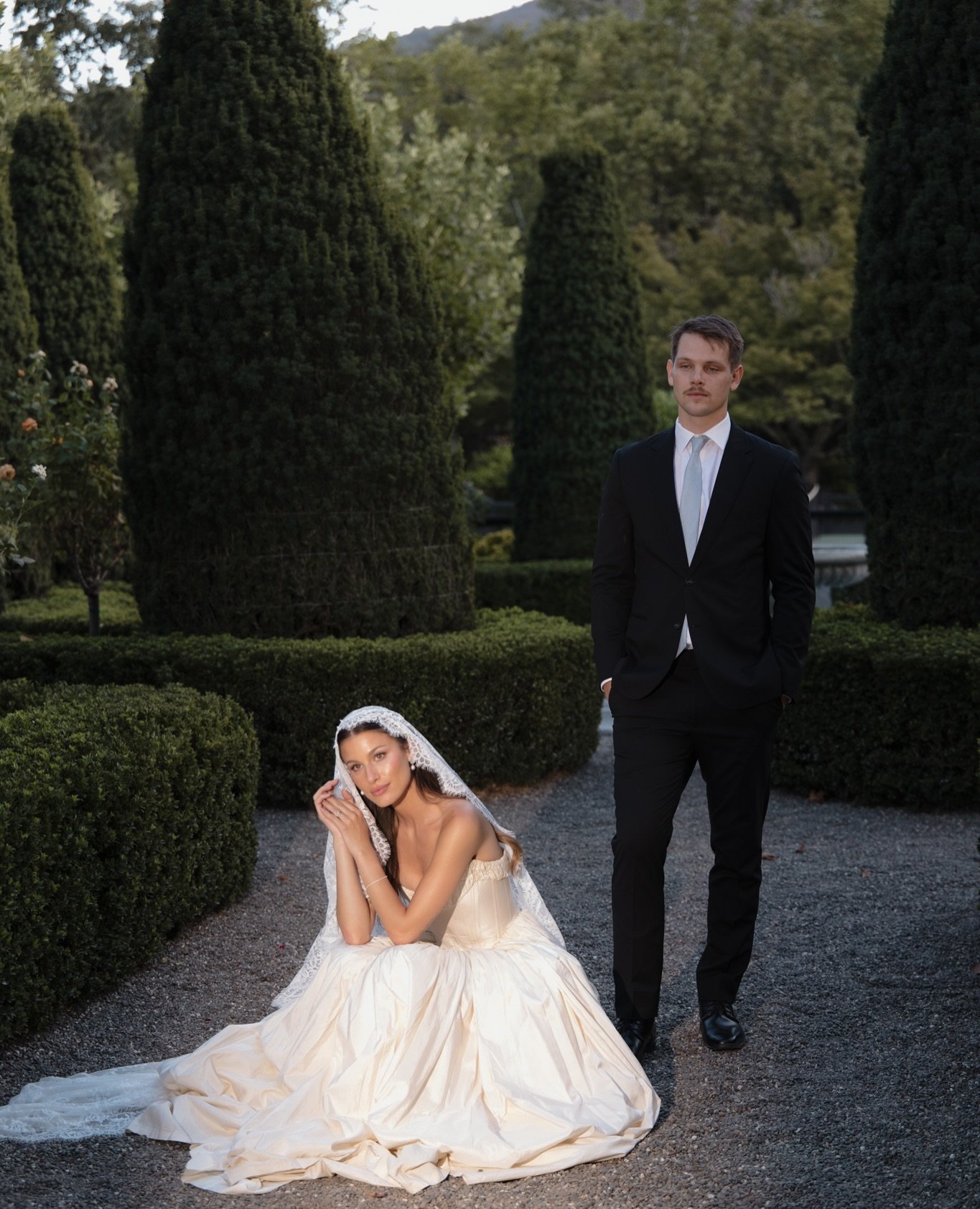 Dreaming of glowy summer weddings in 2026 🦢✨

vendors:
planning &amp; design -@wildeandsageco 
photographer- @clairekeehleyphotography 
venue - Beaulieu Garden, St. Helena 
hair - @bridalbyjasminek 
makeup - @mua.samanthak
tuxedo - @friartux 
dresse