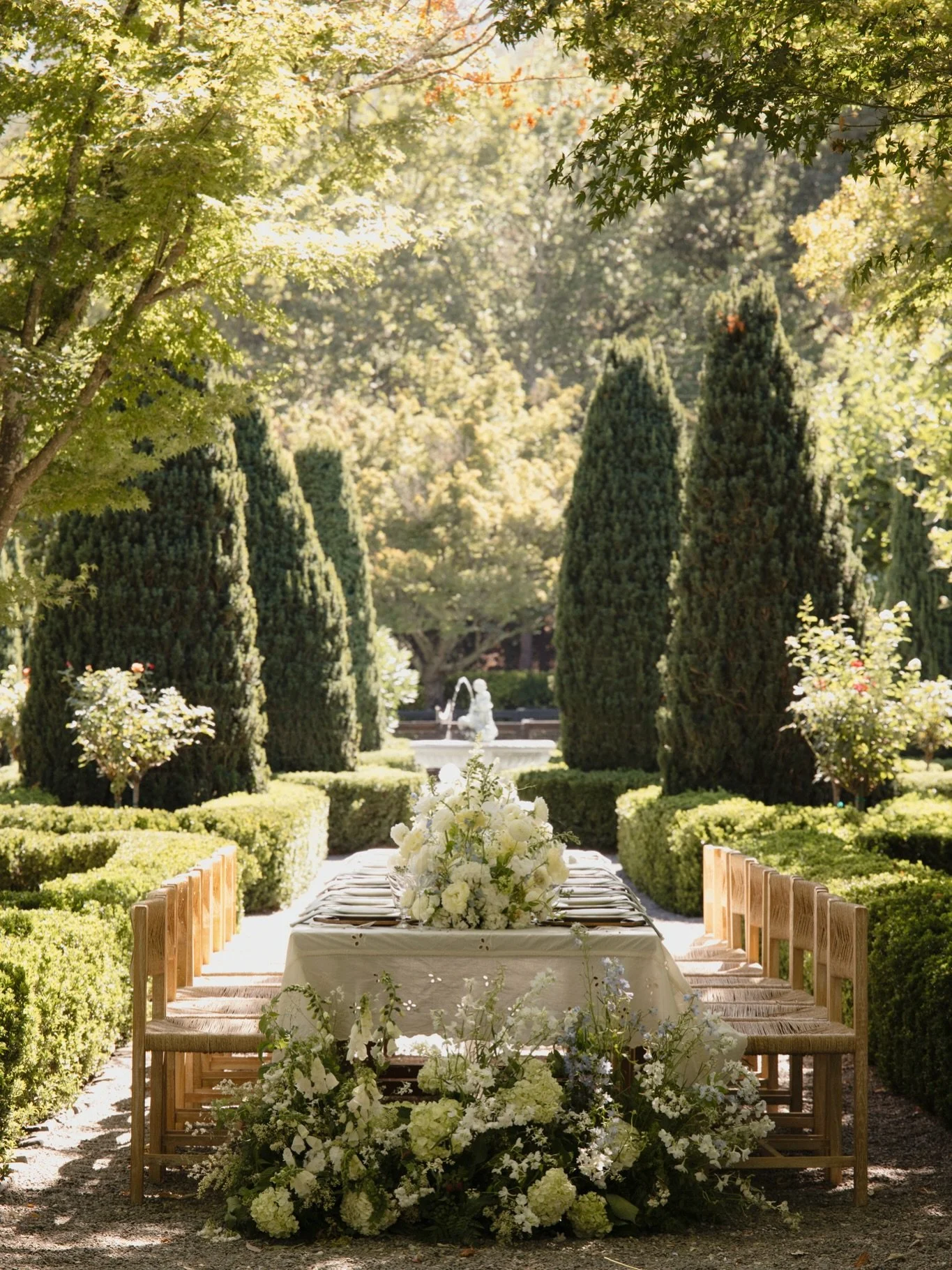 one of the favorite tablescapes of last year- the eyelet tablecloth and summer shades, so timeless and elegant 

vendors:
planning &amp; design - @wildeandsageco
photographer- @clairekeehleyphotography 
venue - Beaulieu Garden, St. Helena 
florist - 