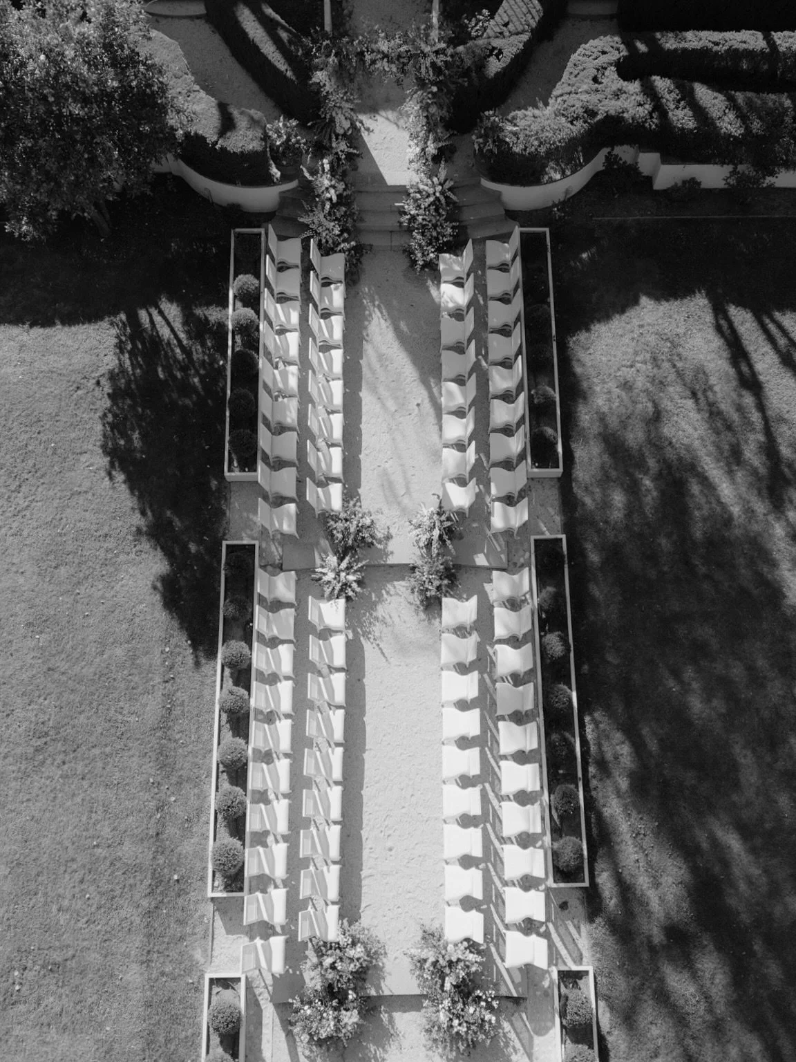 deets, deets, deets 🧚🏼 

Planner &amp; Design @Sierrajamesevents
Photographer: @clairekeehleyphotography 
Hosts: @Sierrajamesevents @Ariele_photography @Sierradawnphoto
Venue: @Stonepineestate
Florals: @Thistleoakfloralco
Content Creator: @thegirls