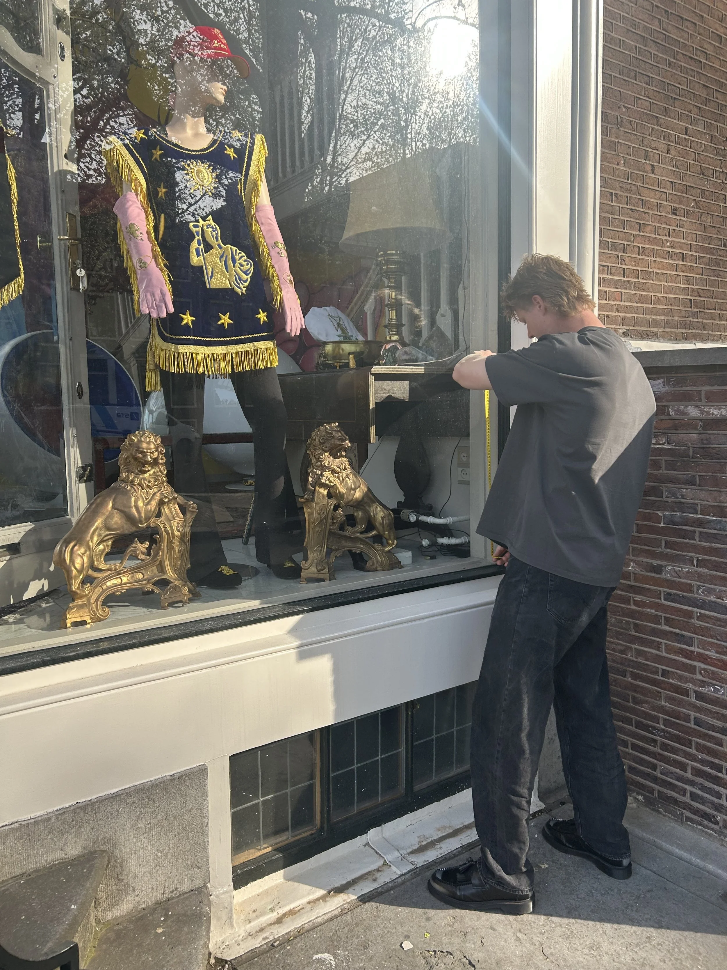 Artist Casper Waaijer installing work at the BETTER BÅLLS Amsterdam showroom
